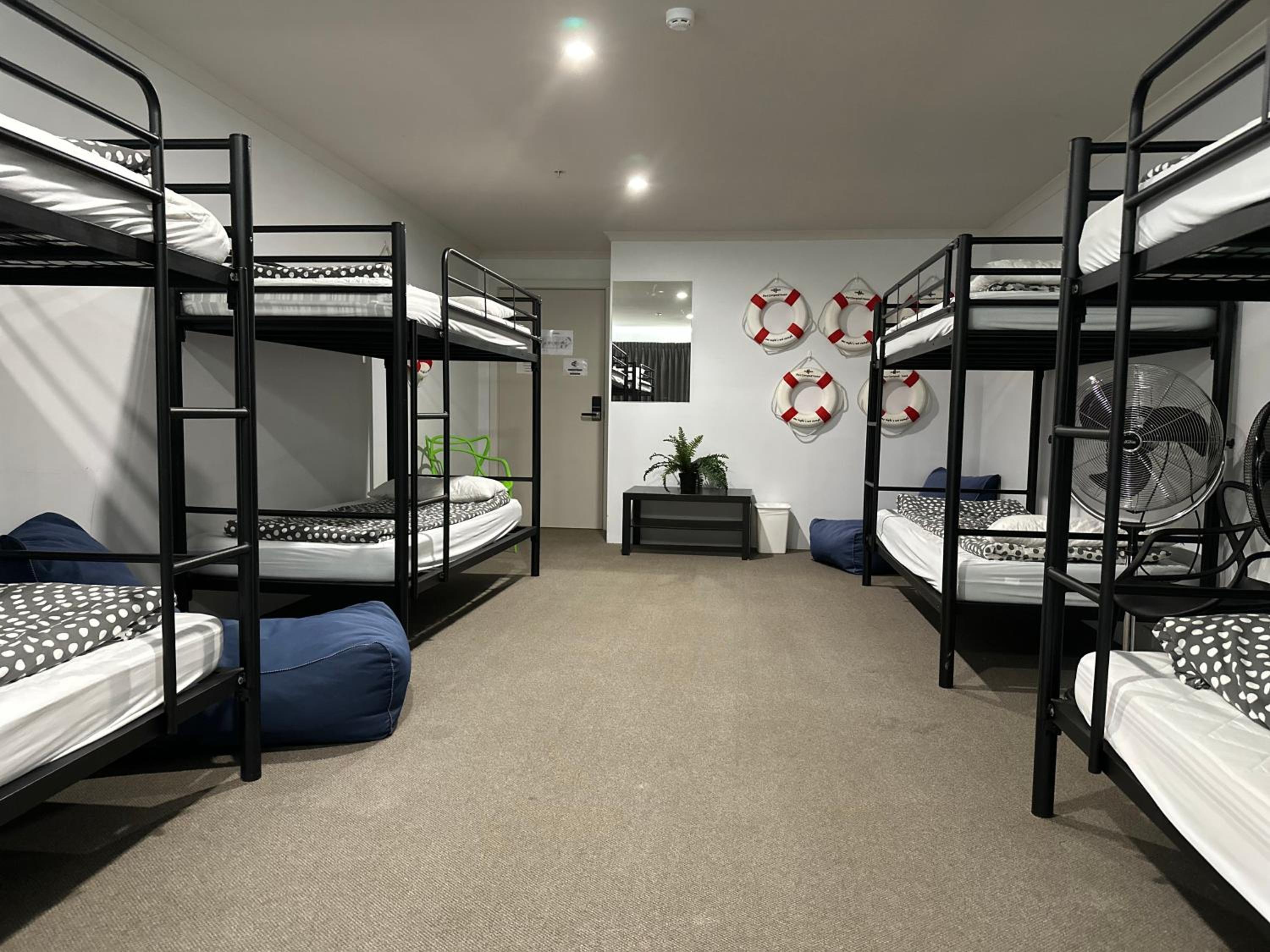 Bed in 8-Bed Mixed Dormitory Room photo 1