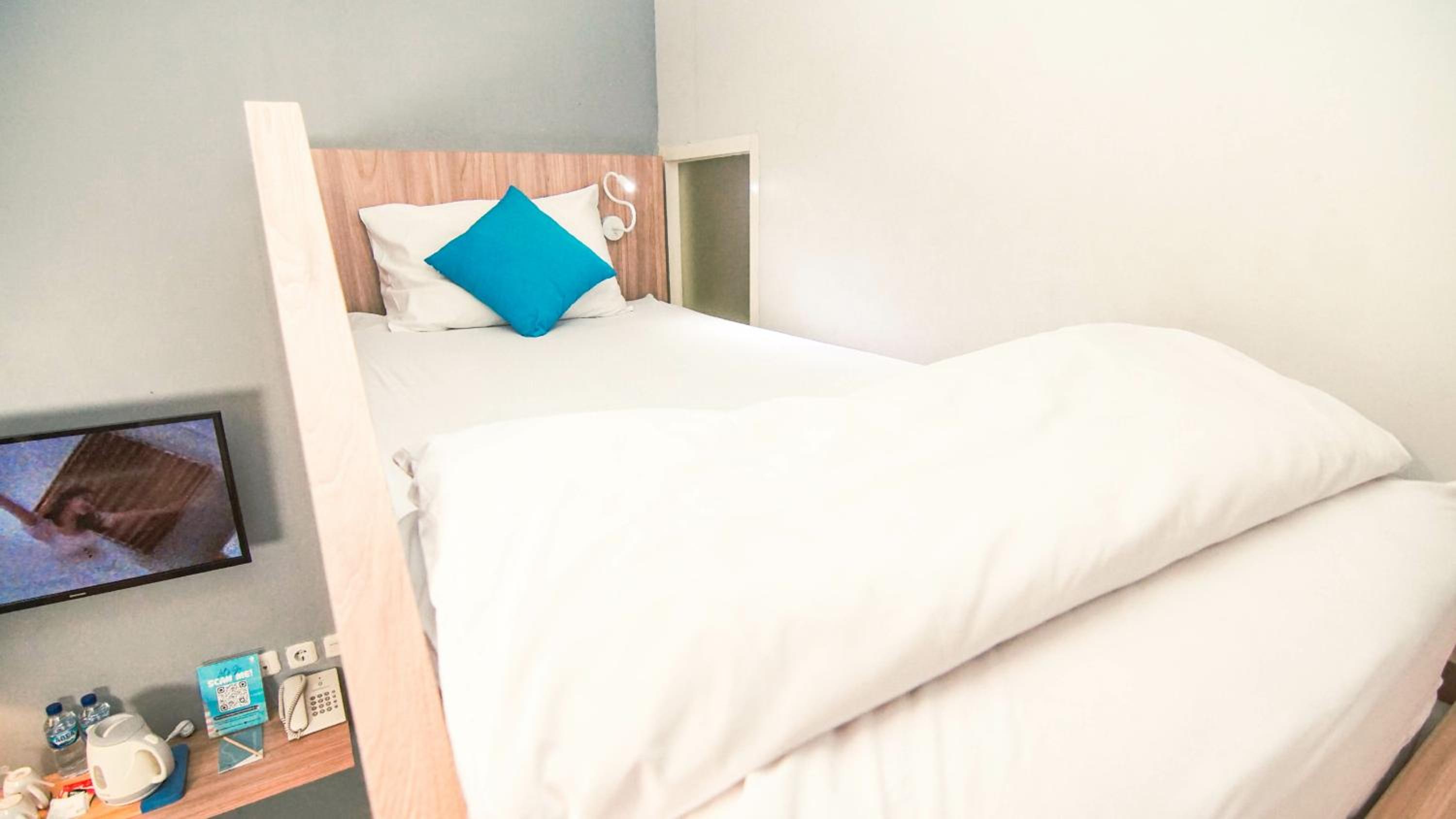 Standard Twin Room - Photo 2