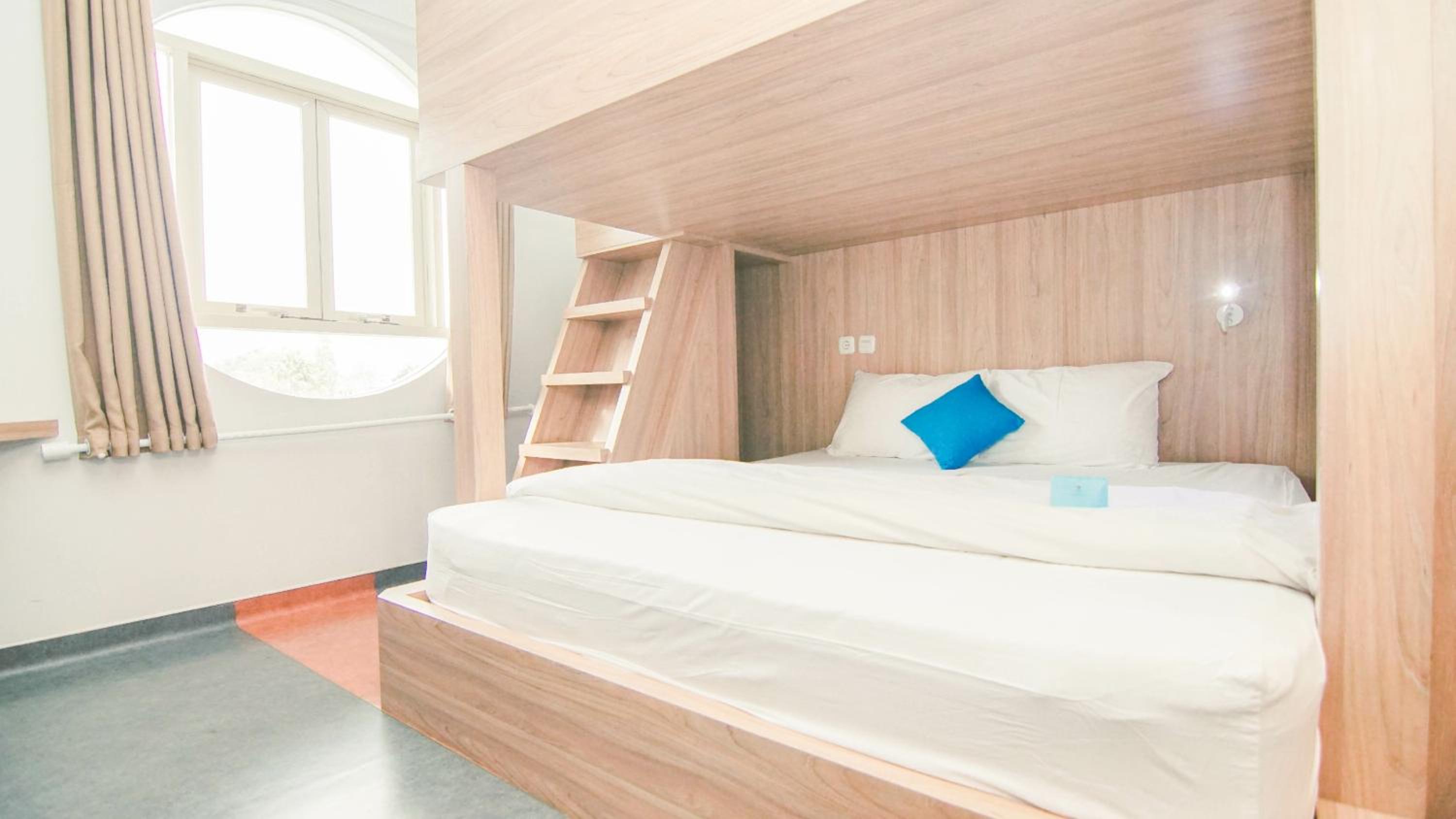 Superior Queen Room with Two Queen Beds - Photo 8