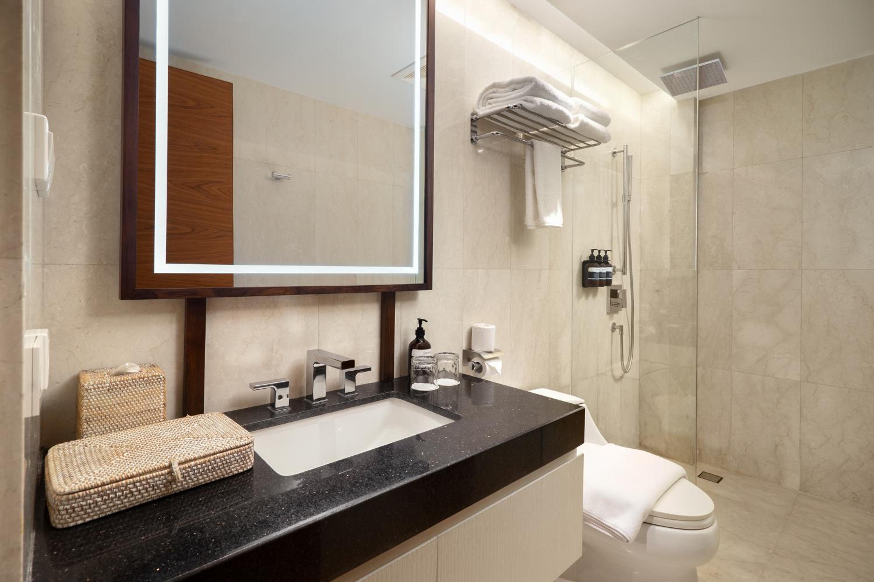 Two-Bedroom Garden Suite - Photo 21