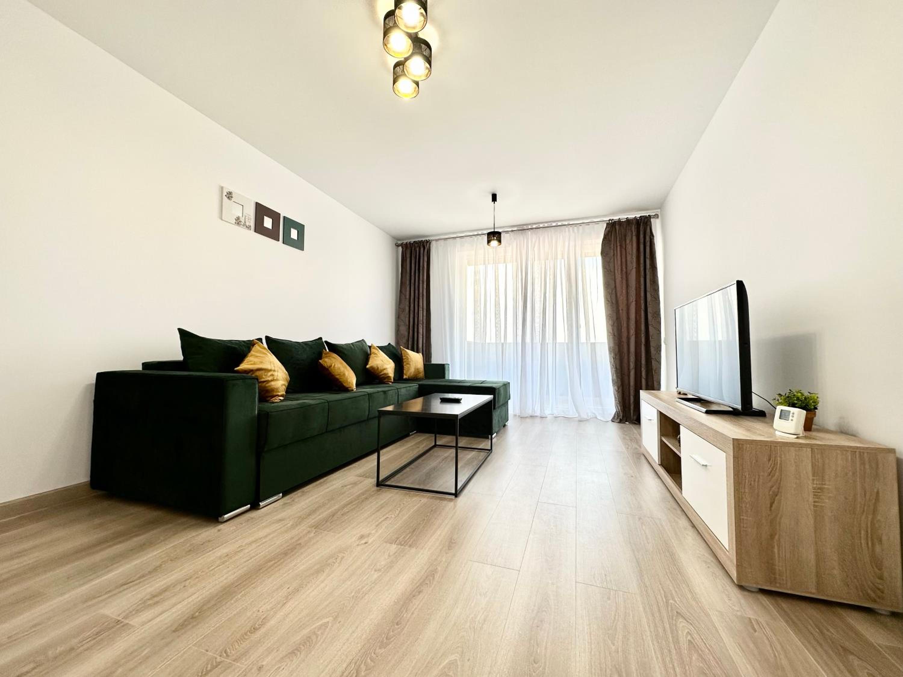 Apartment with Mountain View