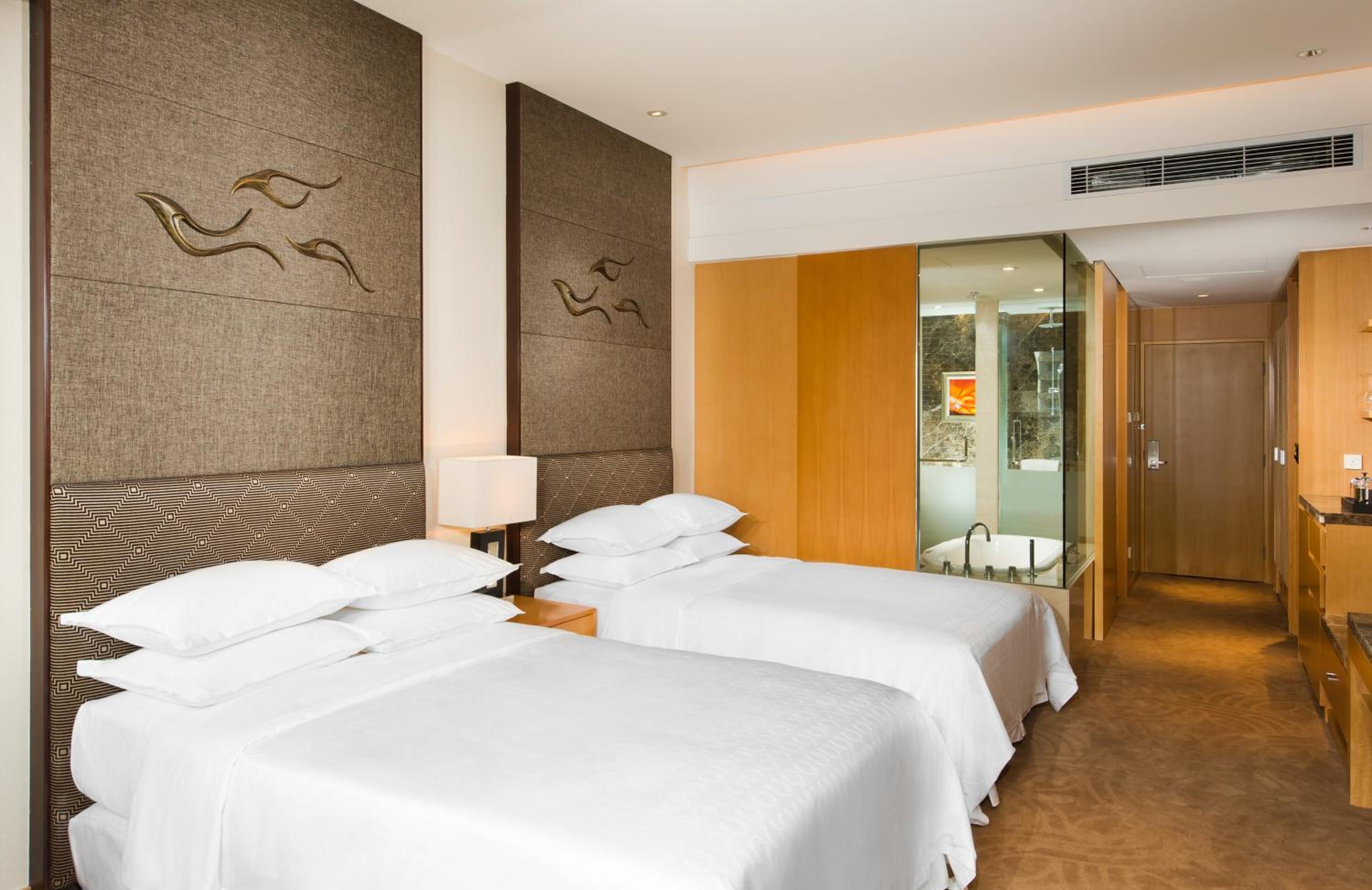 Deluxe Double Room with Two Double Beds, Courtyard View and Ocean View