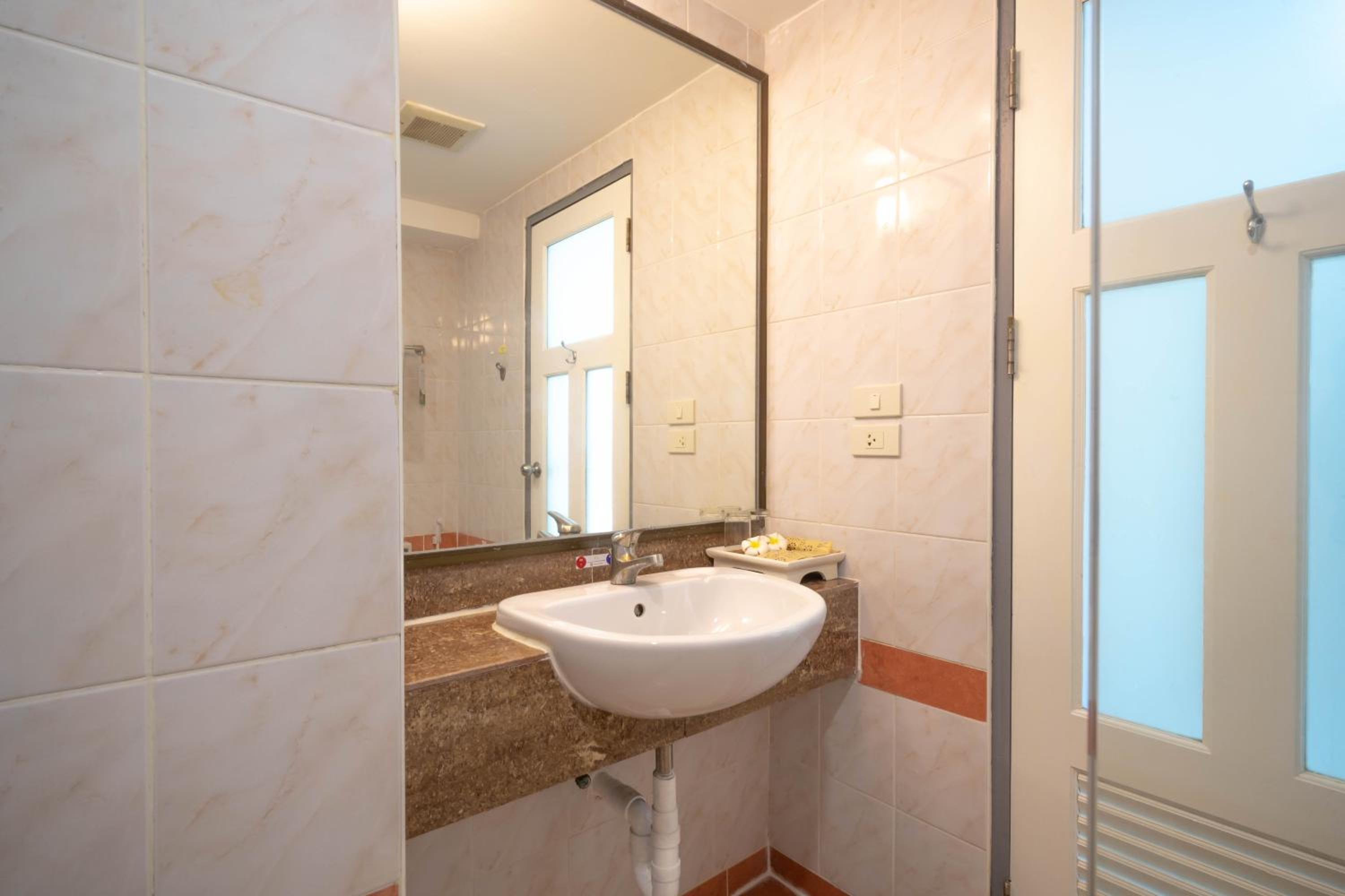 Standard Double or Twin Room photo 3