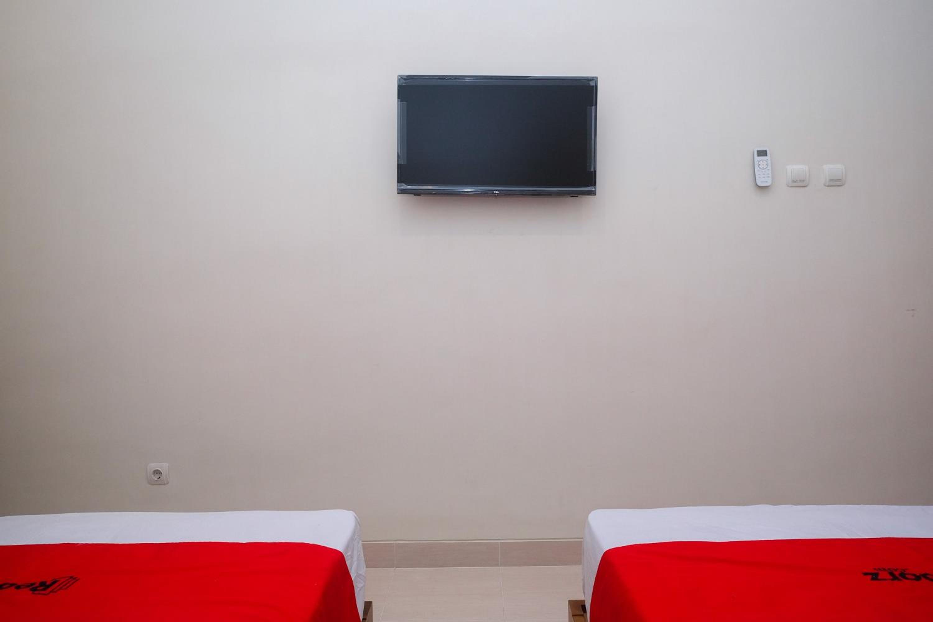 Twin Room - Photo 11