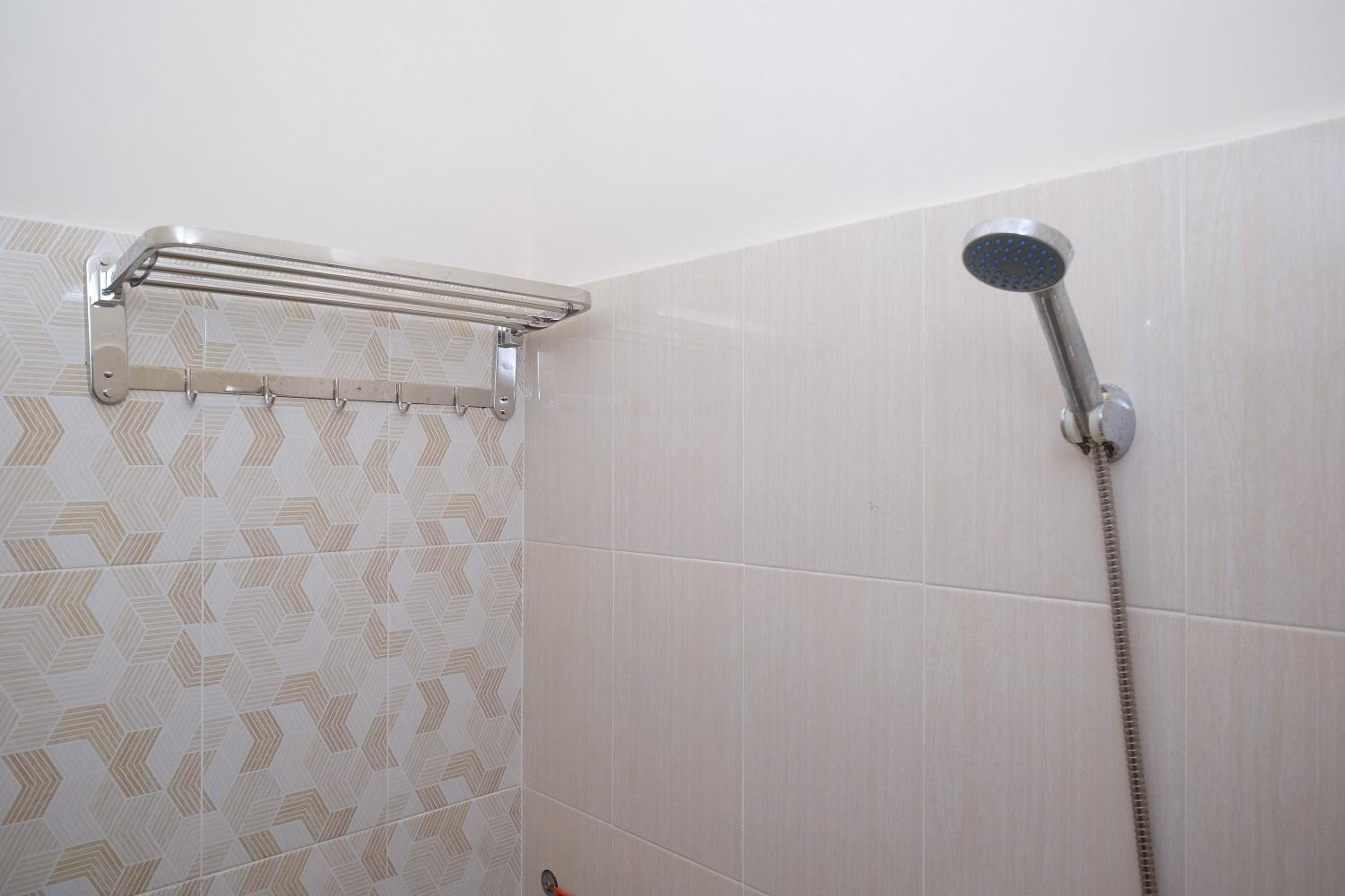 Twin Room - Photo 10