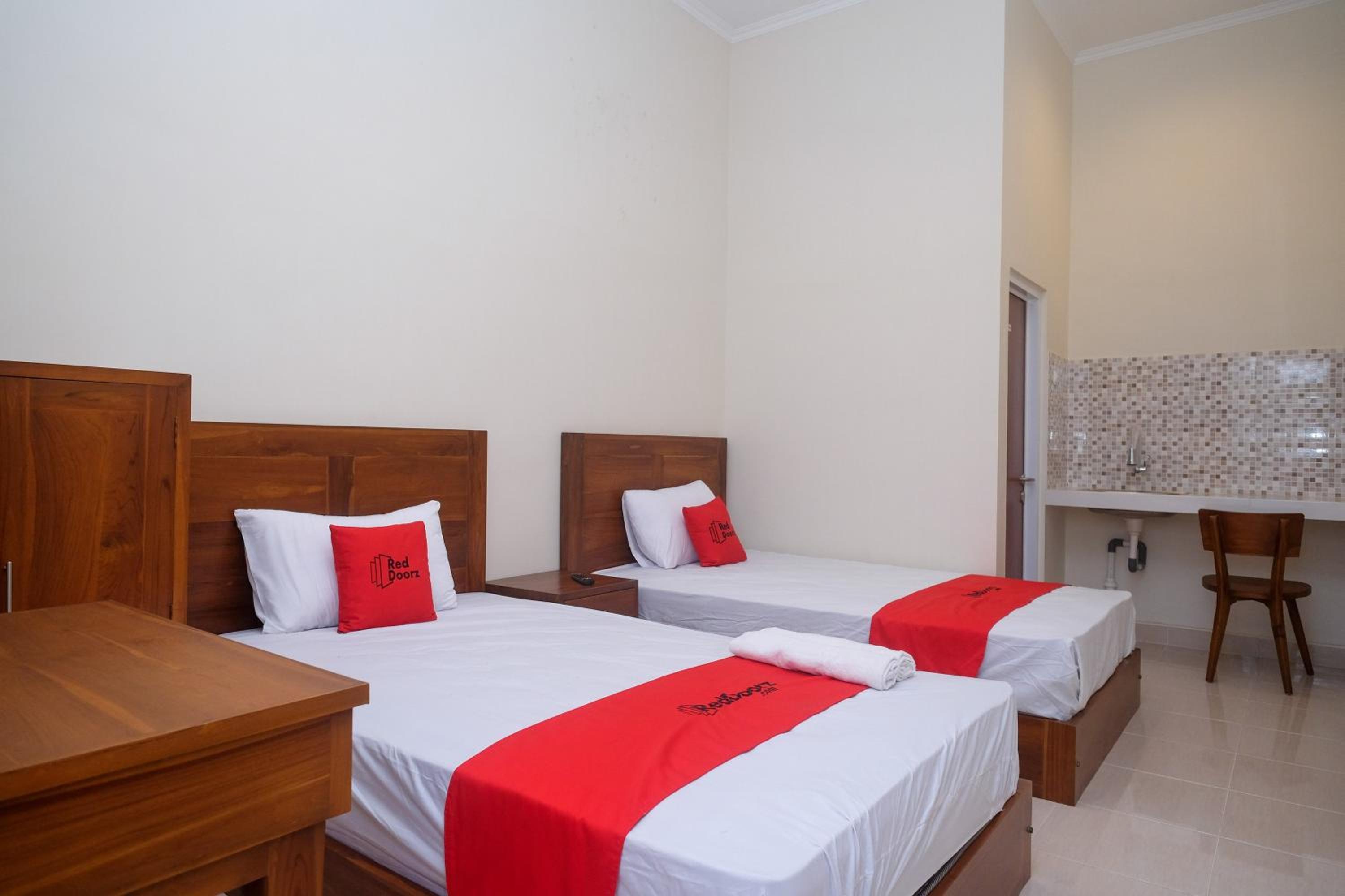 Twin Room - Photo 1