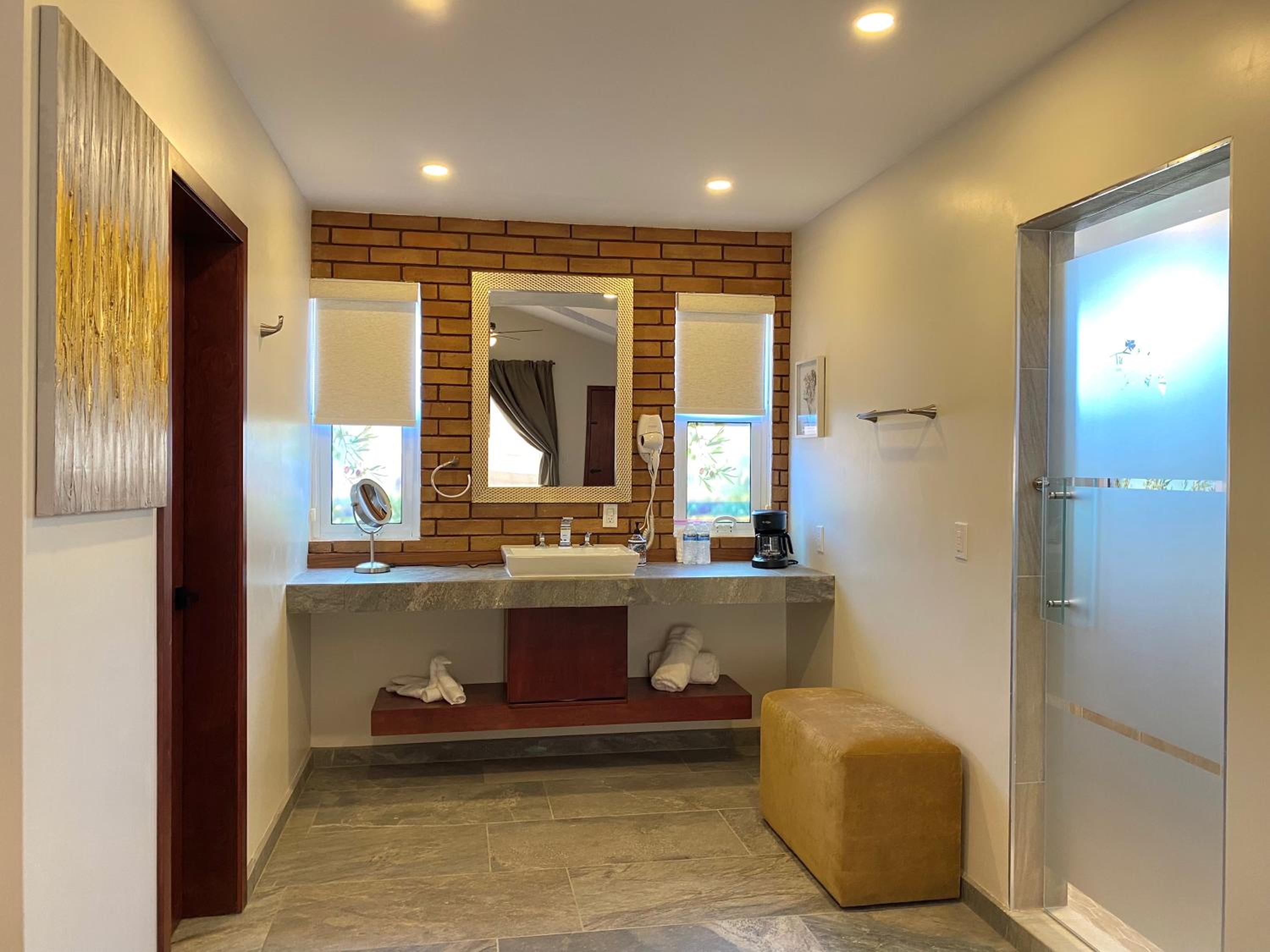 Superior King Suite - Photo 14