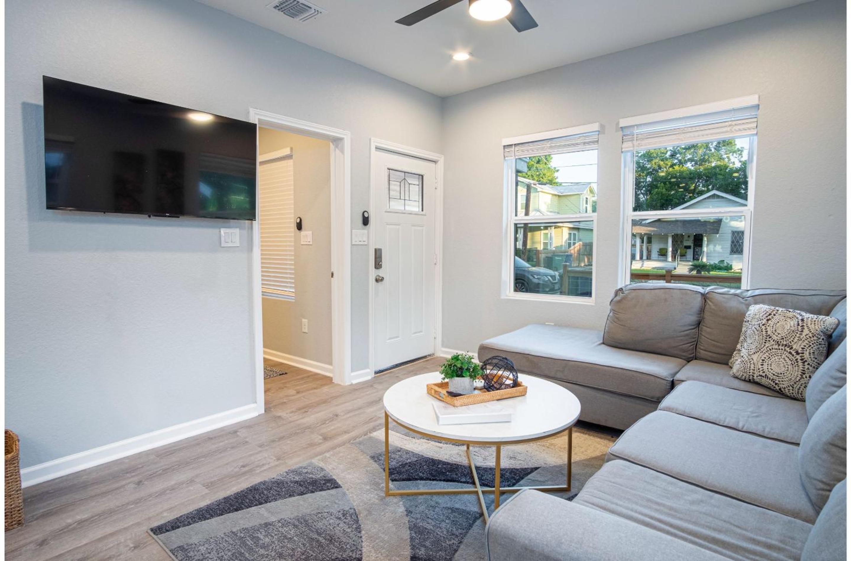 Four-Bedroom House - Photo 15