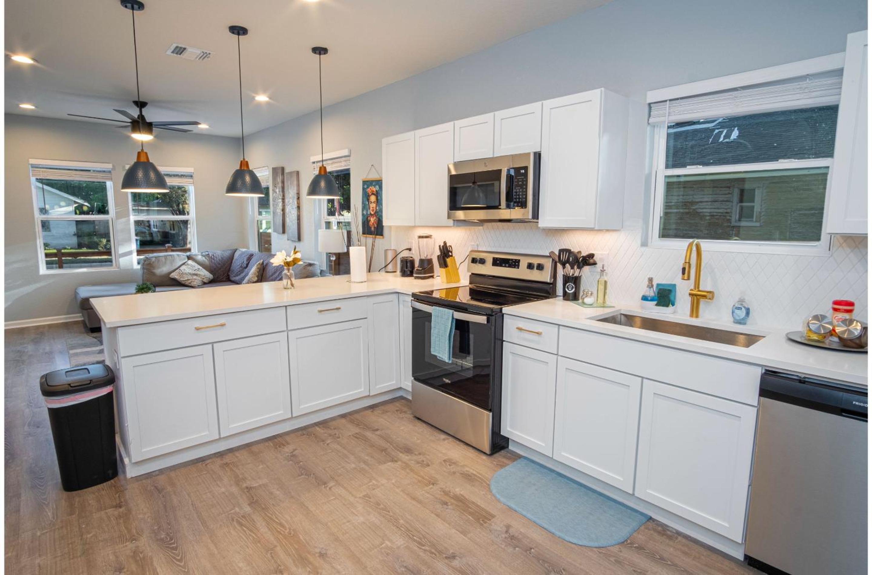 Four-Bedroom House - Photo 4