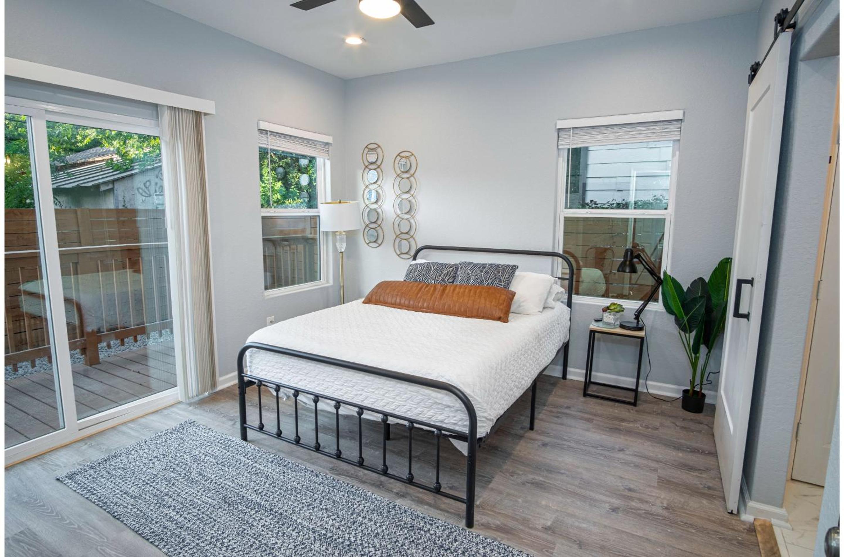 Four-Bedroom House - Photo 7