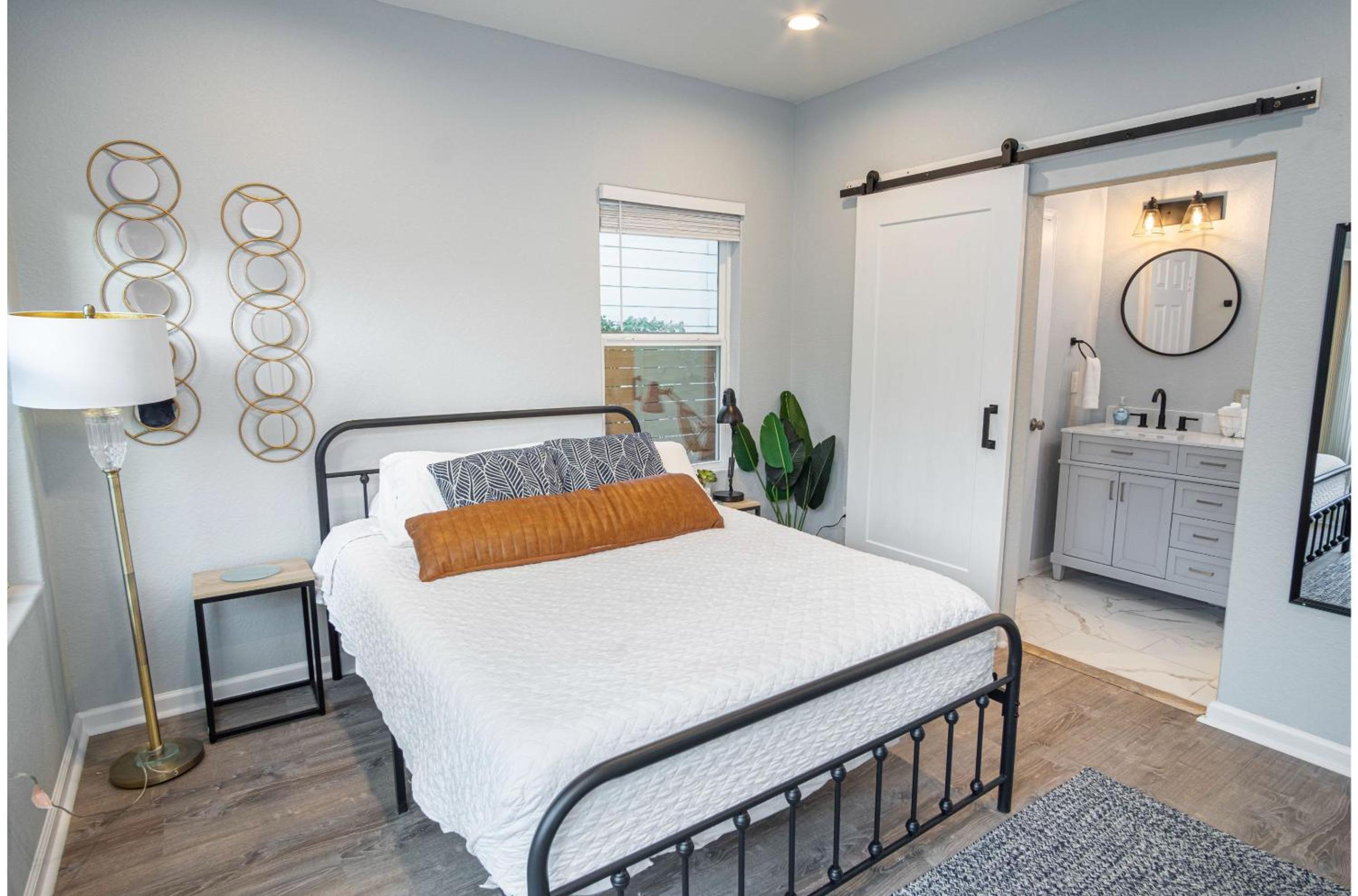 Four-Bedroom House - Photo 8