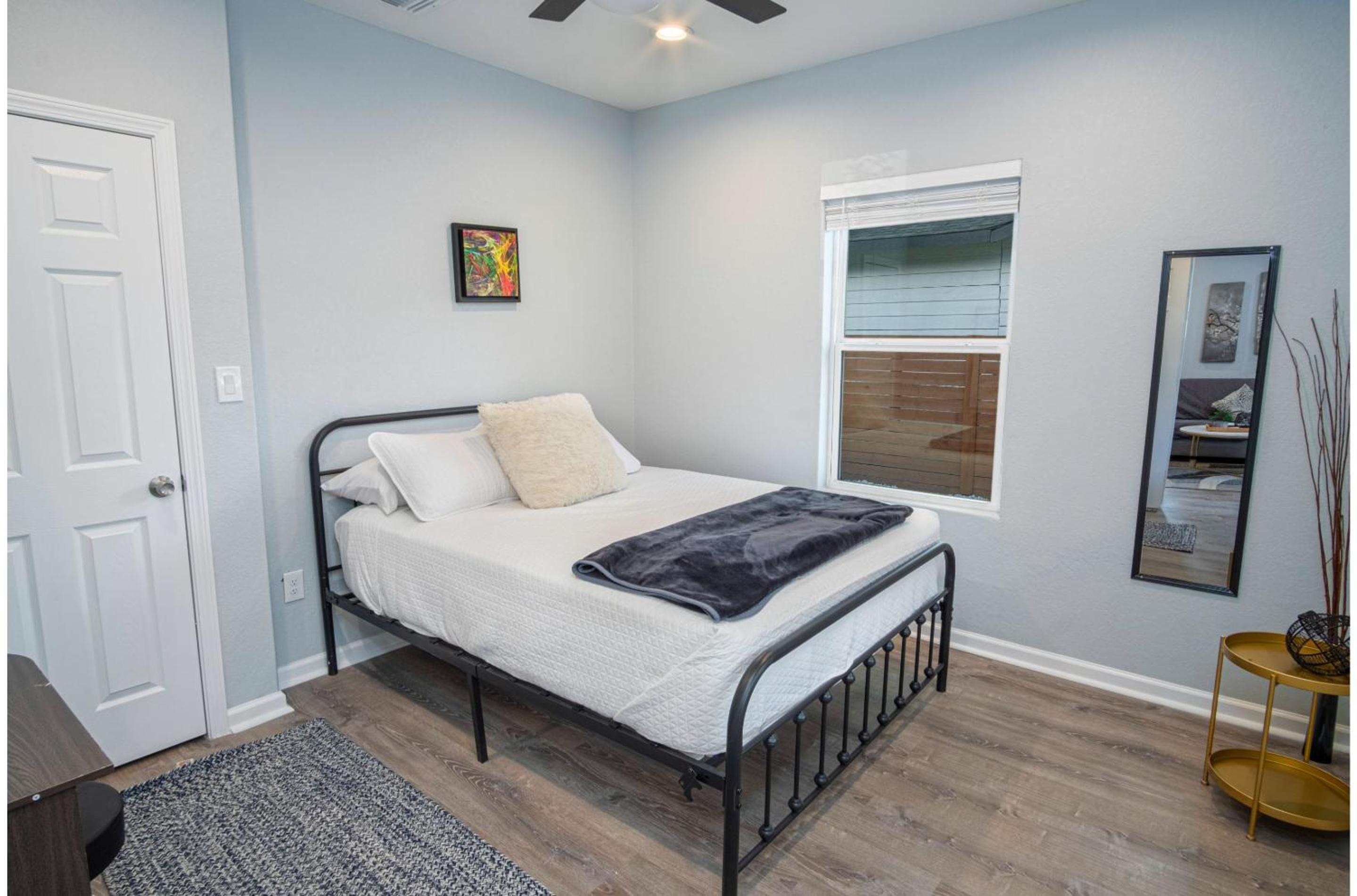 Four-Bedroom House - Photo 2