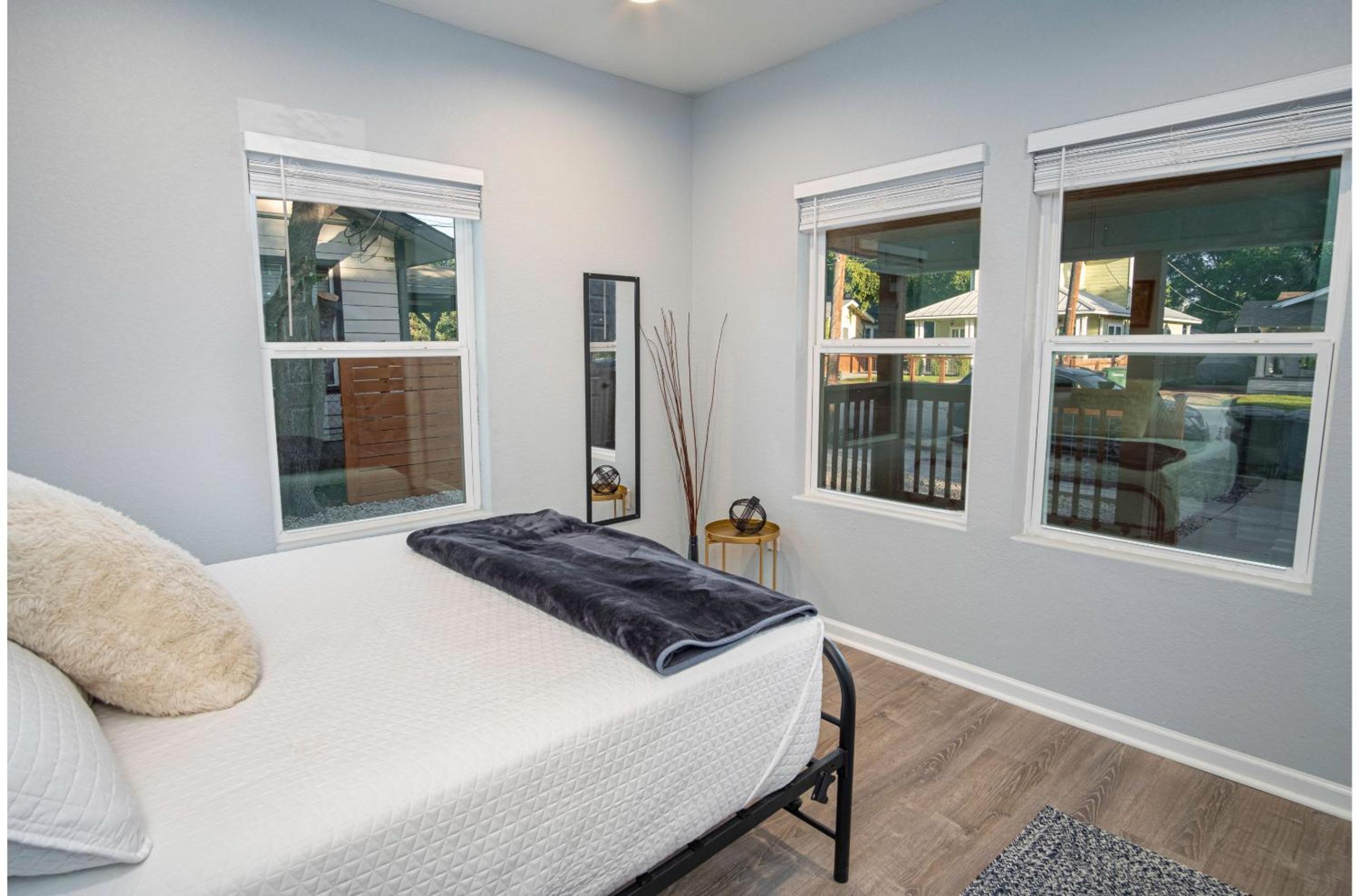 Four-Bedroom House - Photo 3