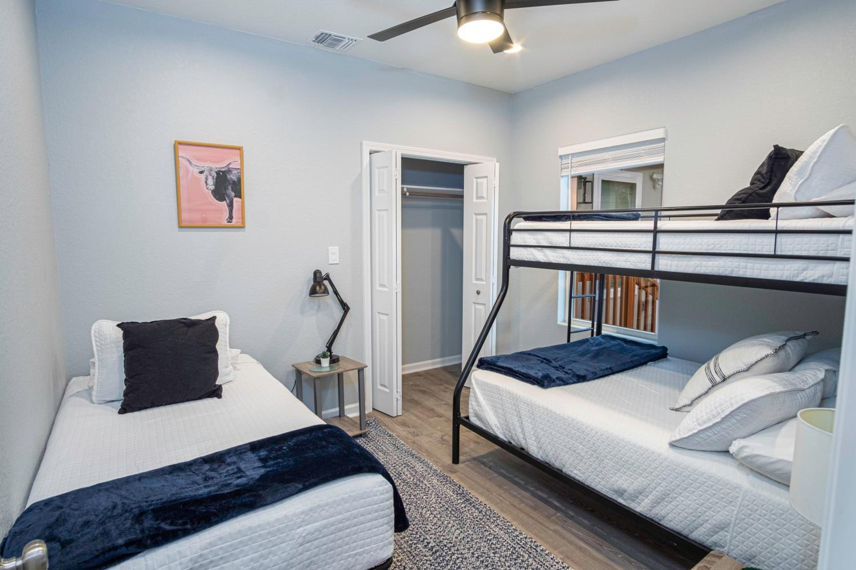 Four-Bedroom House - Photo 5