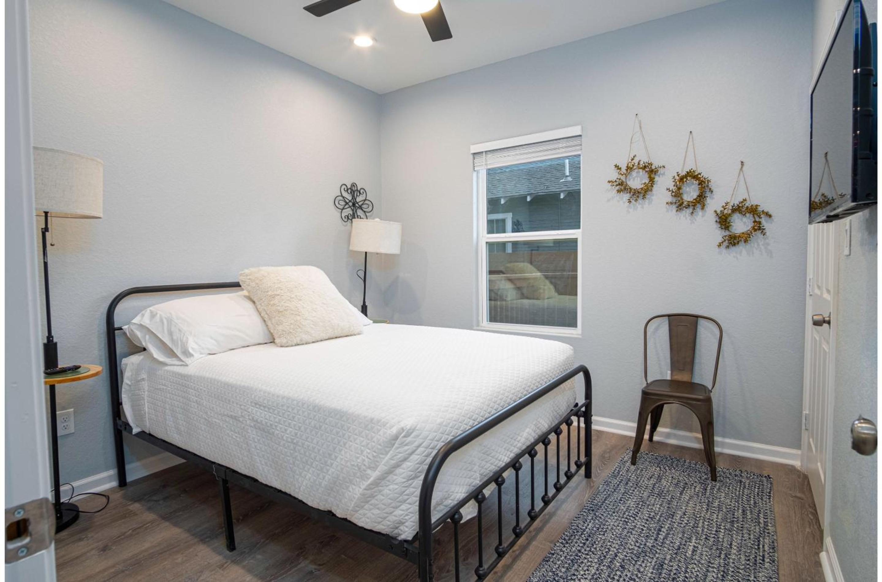 Four-Bedroom House - Photo 28