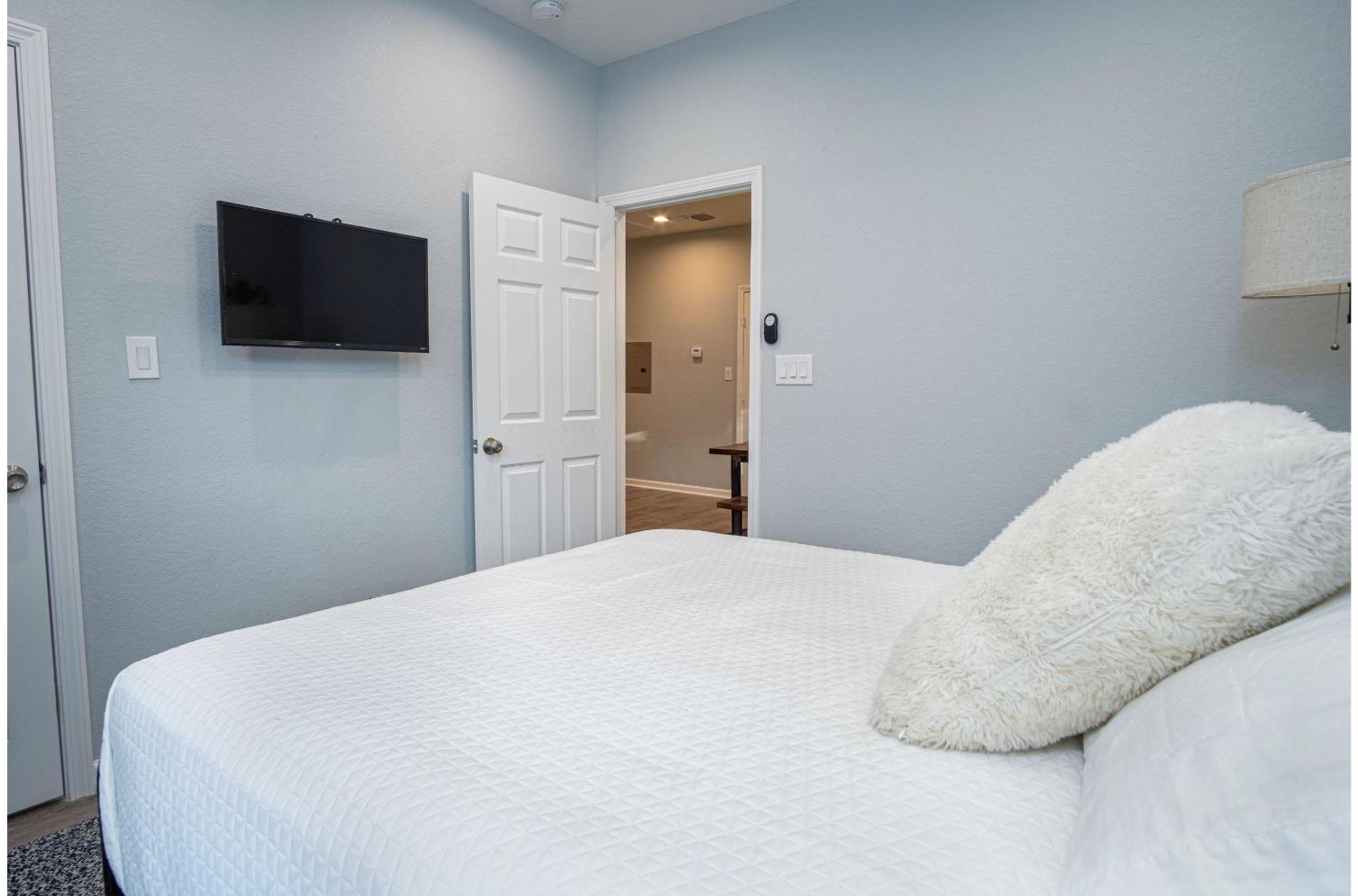 Four-Bedroom House - Photo 26
