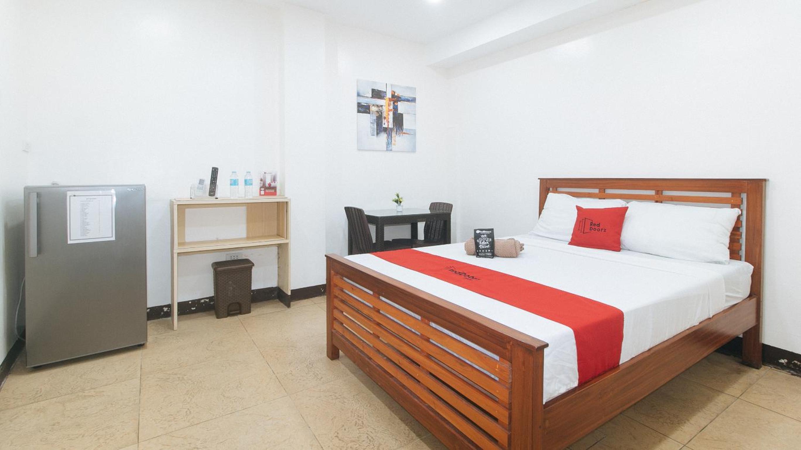 Deluxe Room - Photo 8