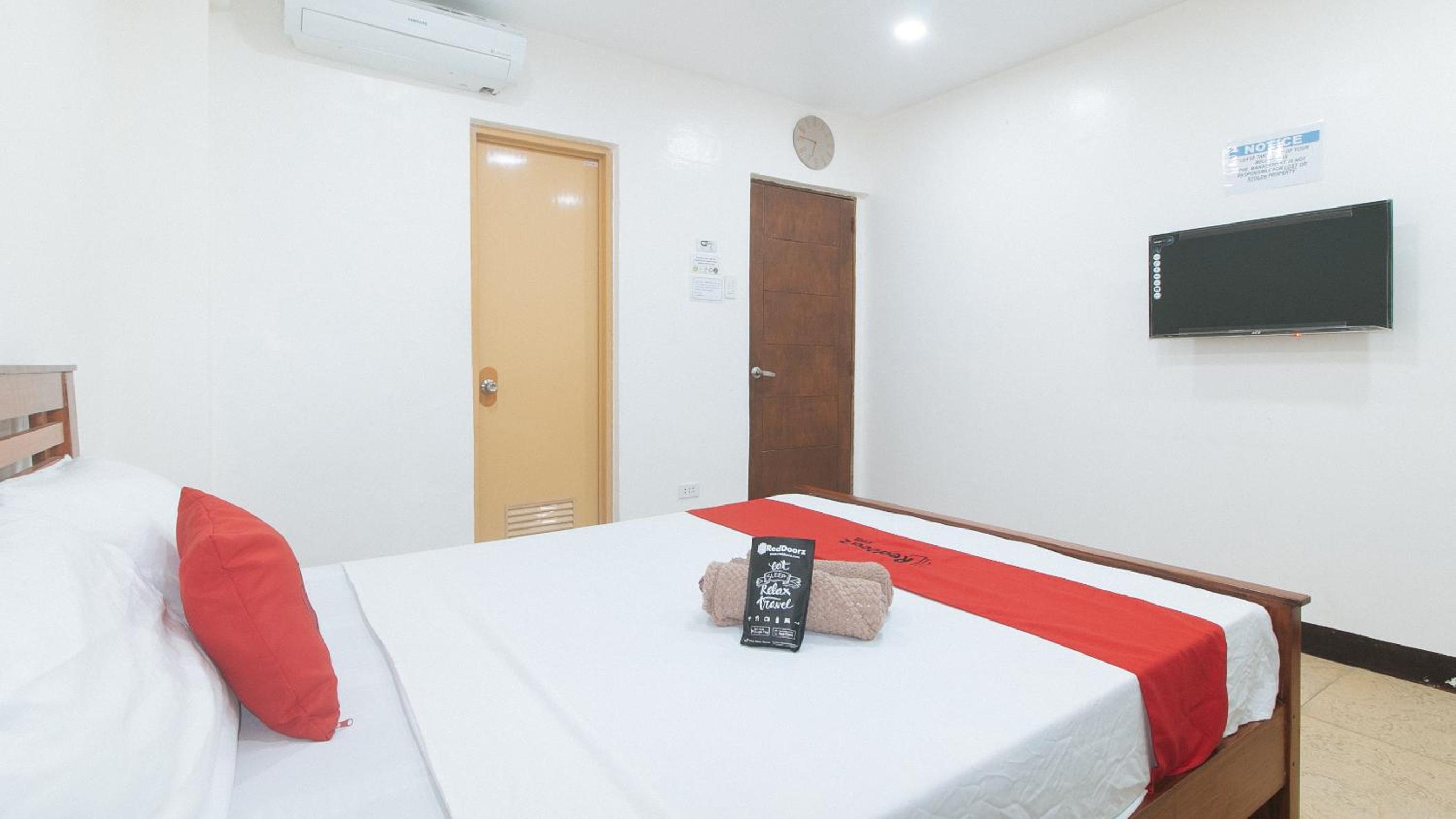 Deluxe Room - Photo 3