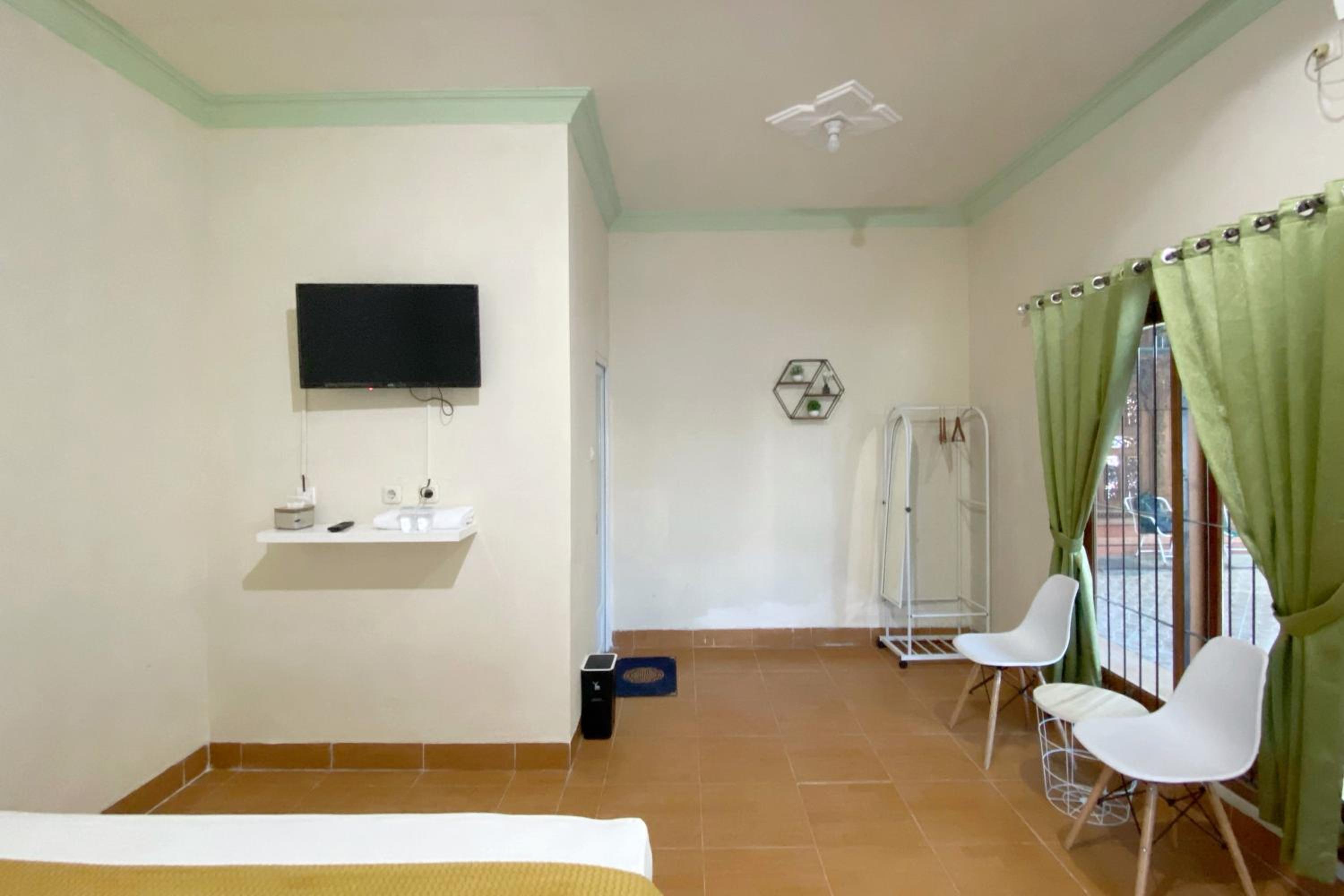 Deluxe Room - Photo 7
