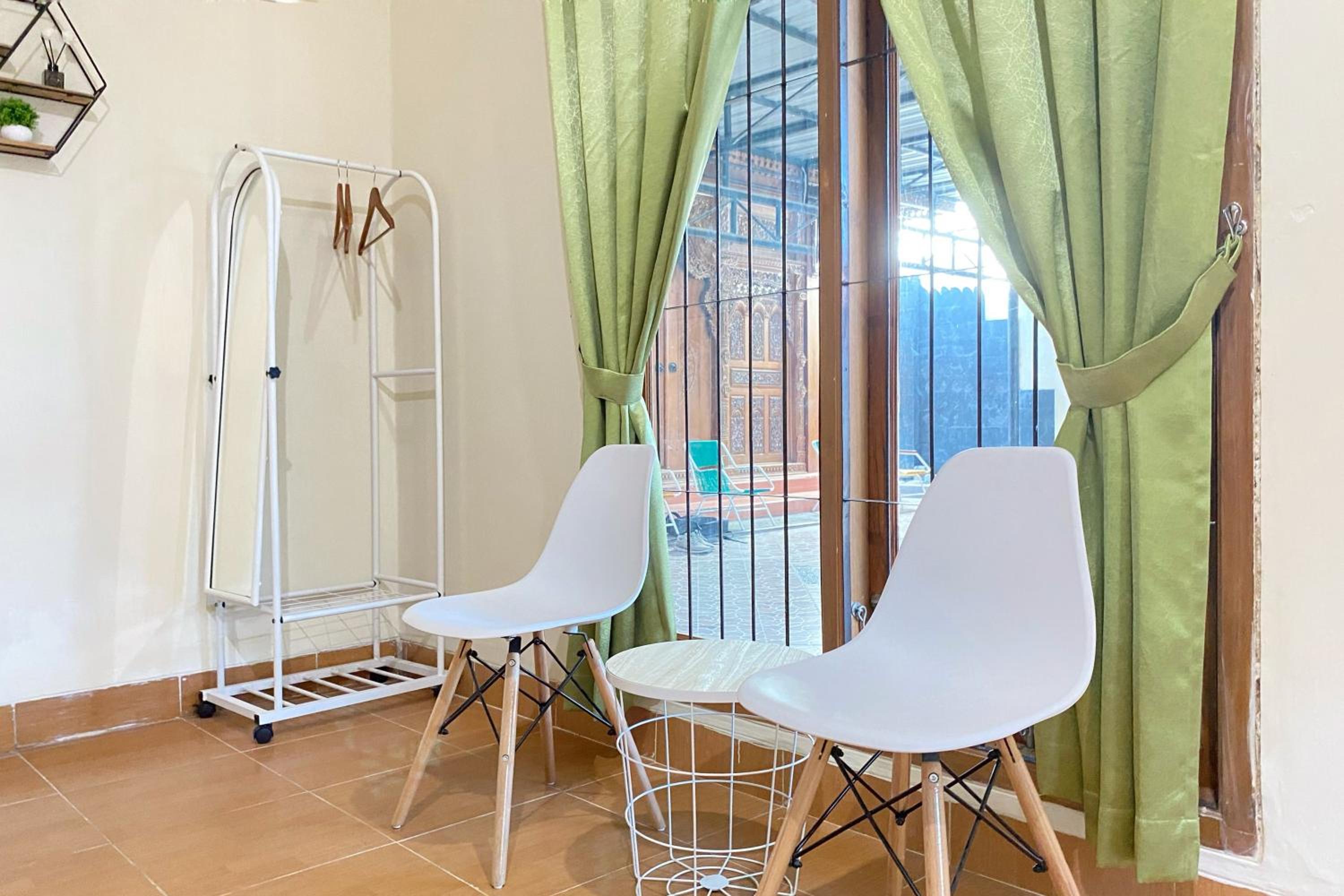 Deluxe Room - Photo 5