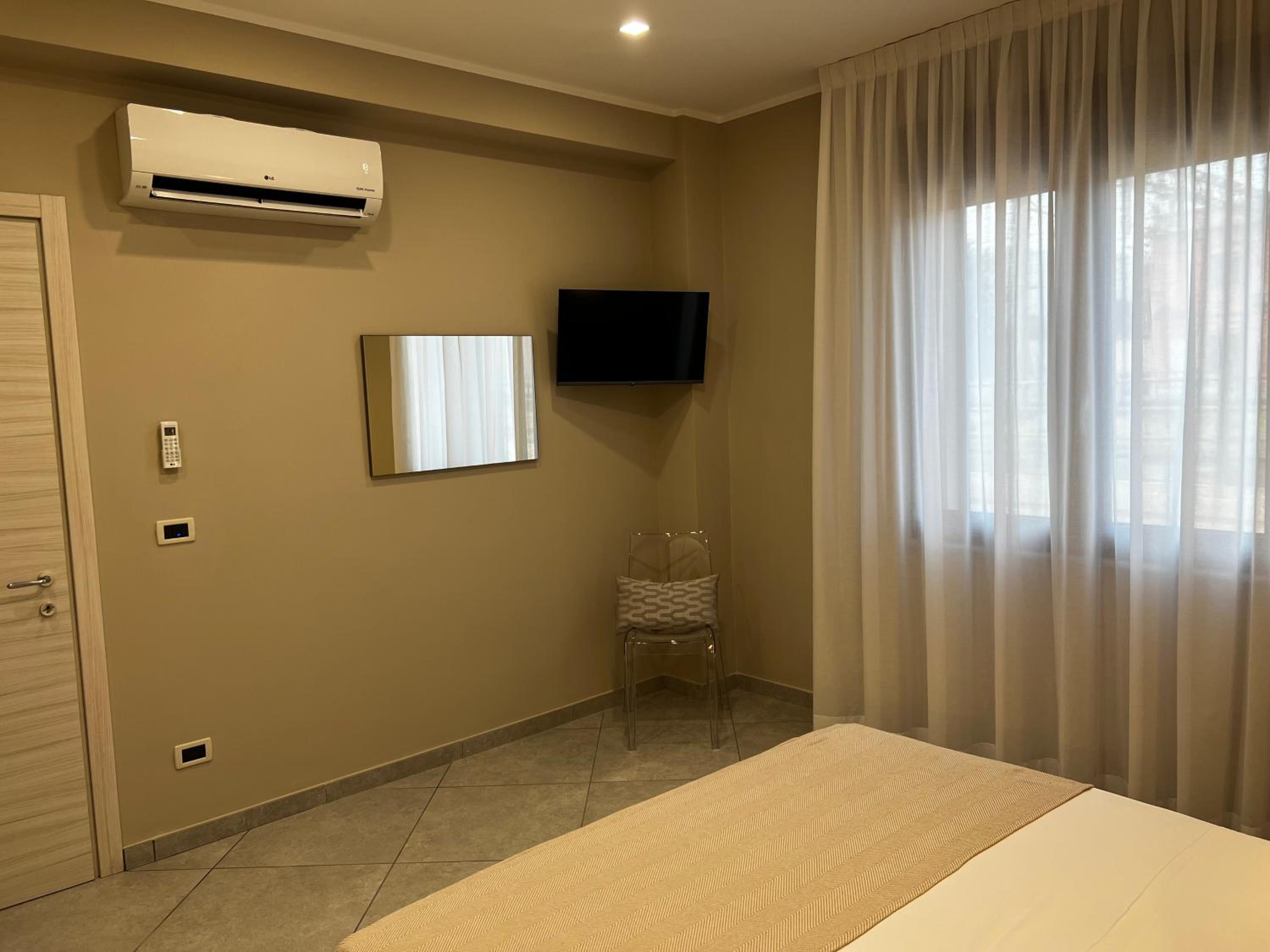 Deluxe Room (2 Adults + 1 Child)