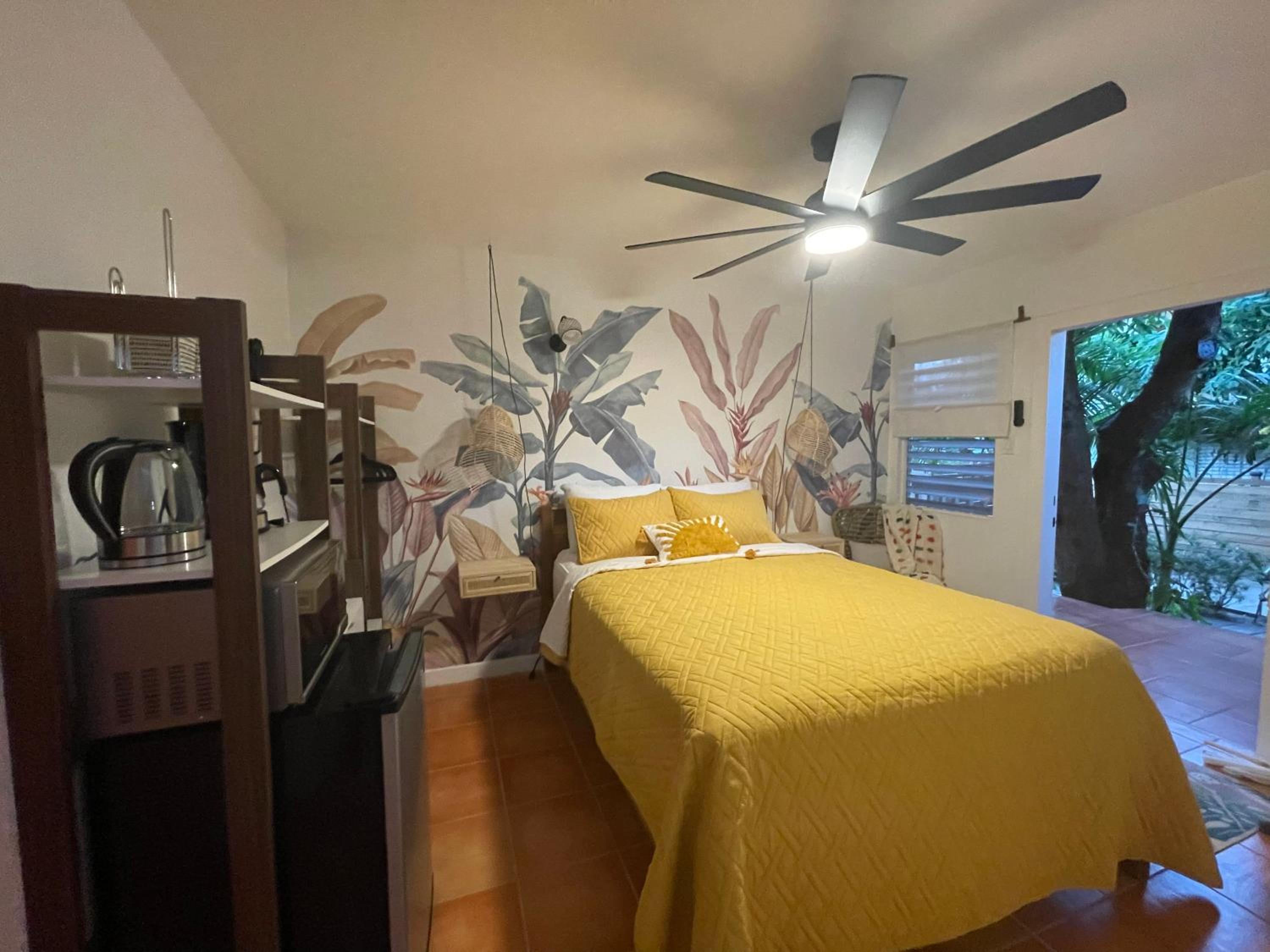 Queen Room photo 2