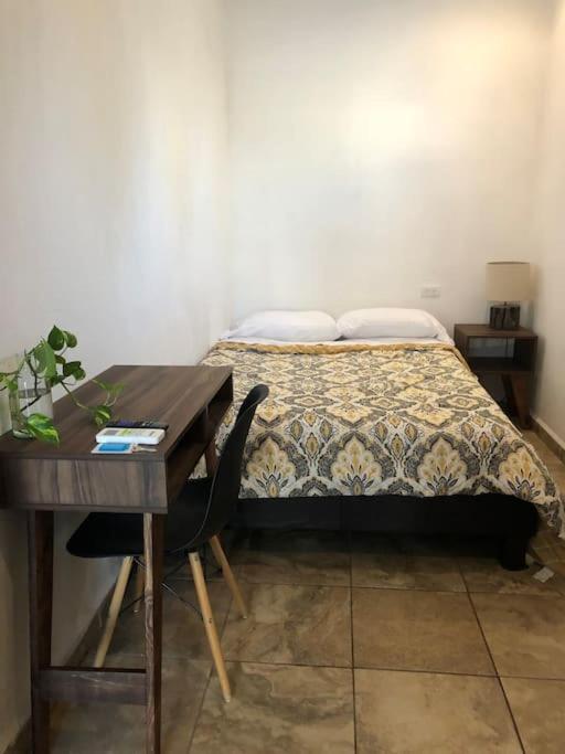 Budget Double Room - Photo 22