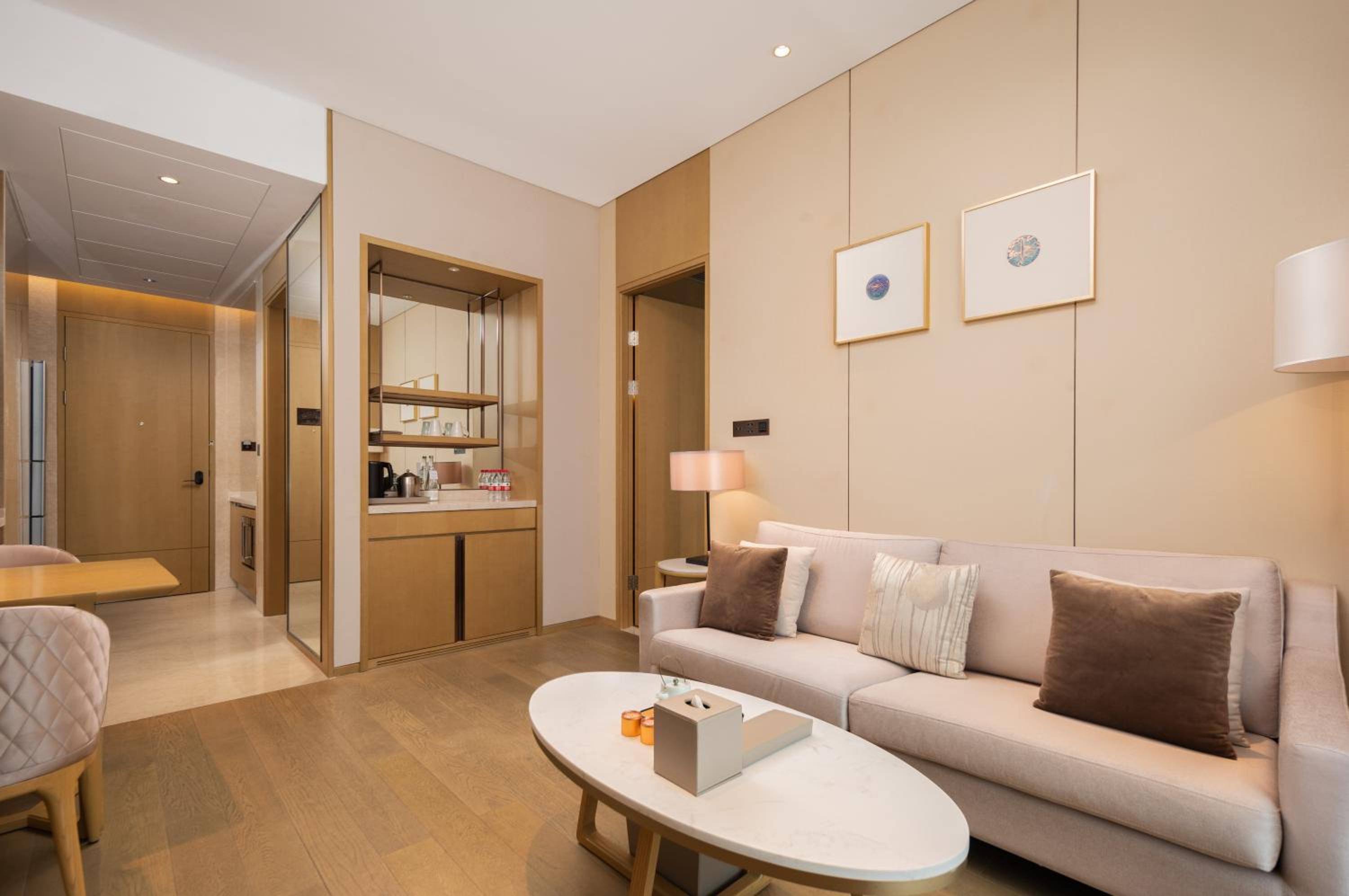 Deluxe City View Suite  - Photo 5