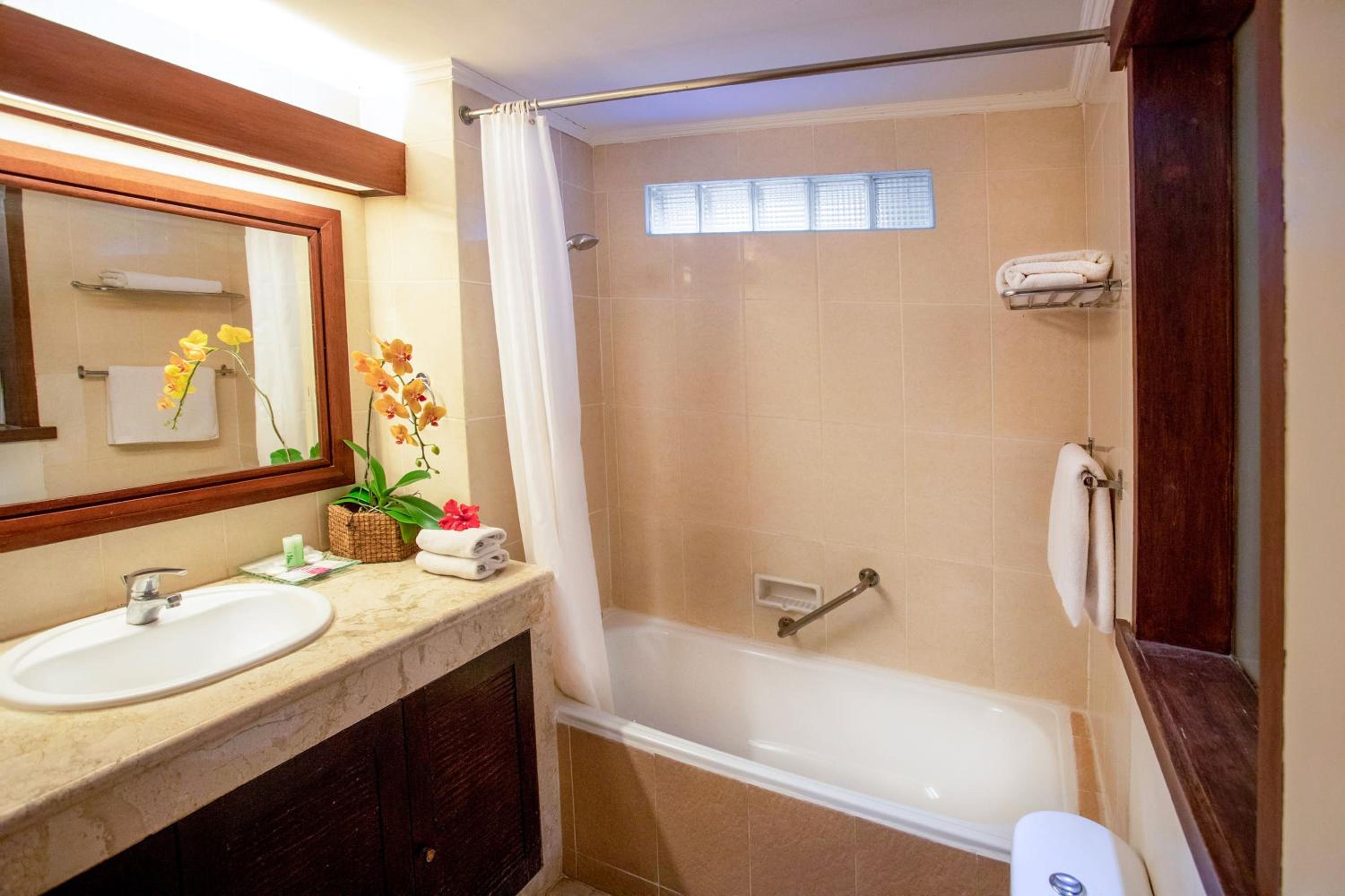 Deluxe Double or Twin Room with Balcony - Photo 6