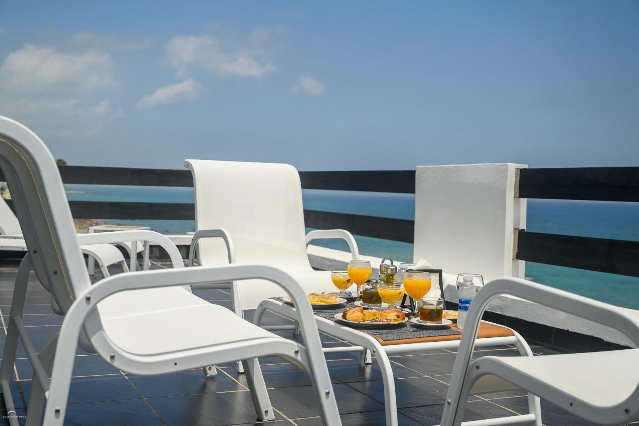 Junior Suite with Sea View - Photo 2