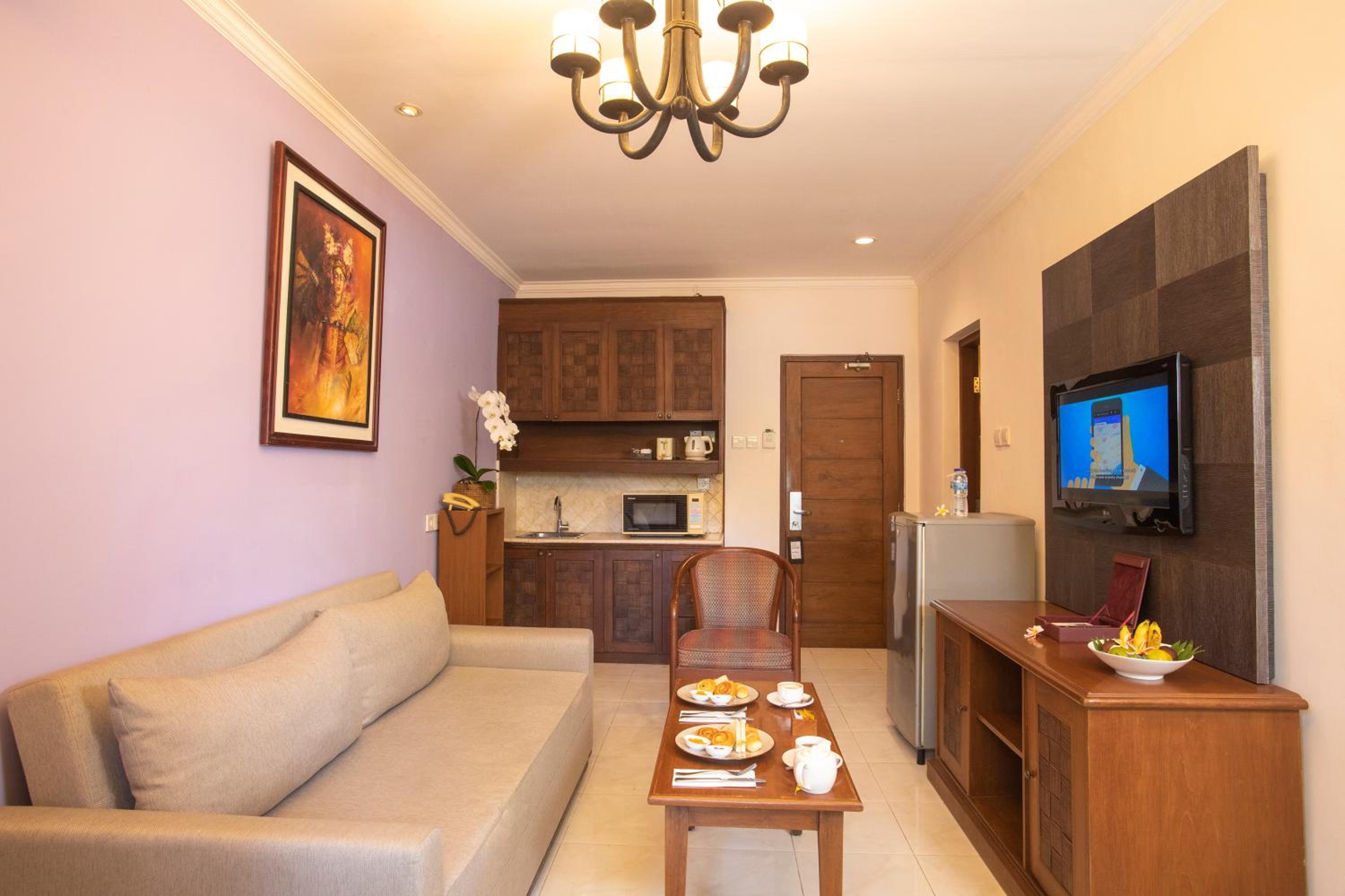 Junior Suite with Balcony - Photo 3