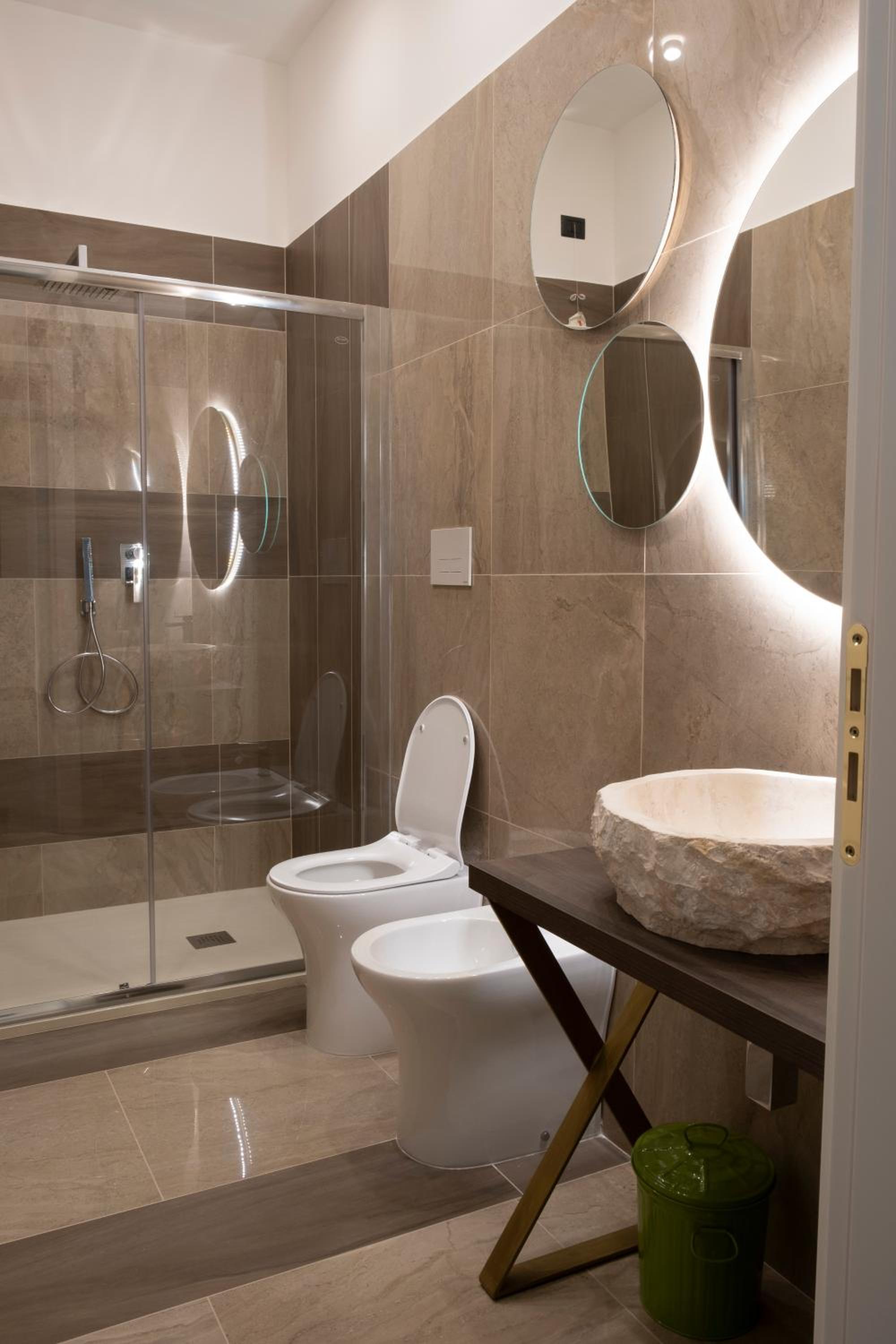 King Suite with Balcony photo 3