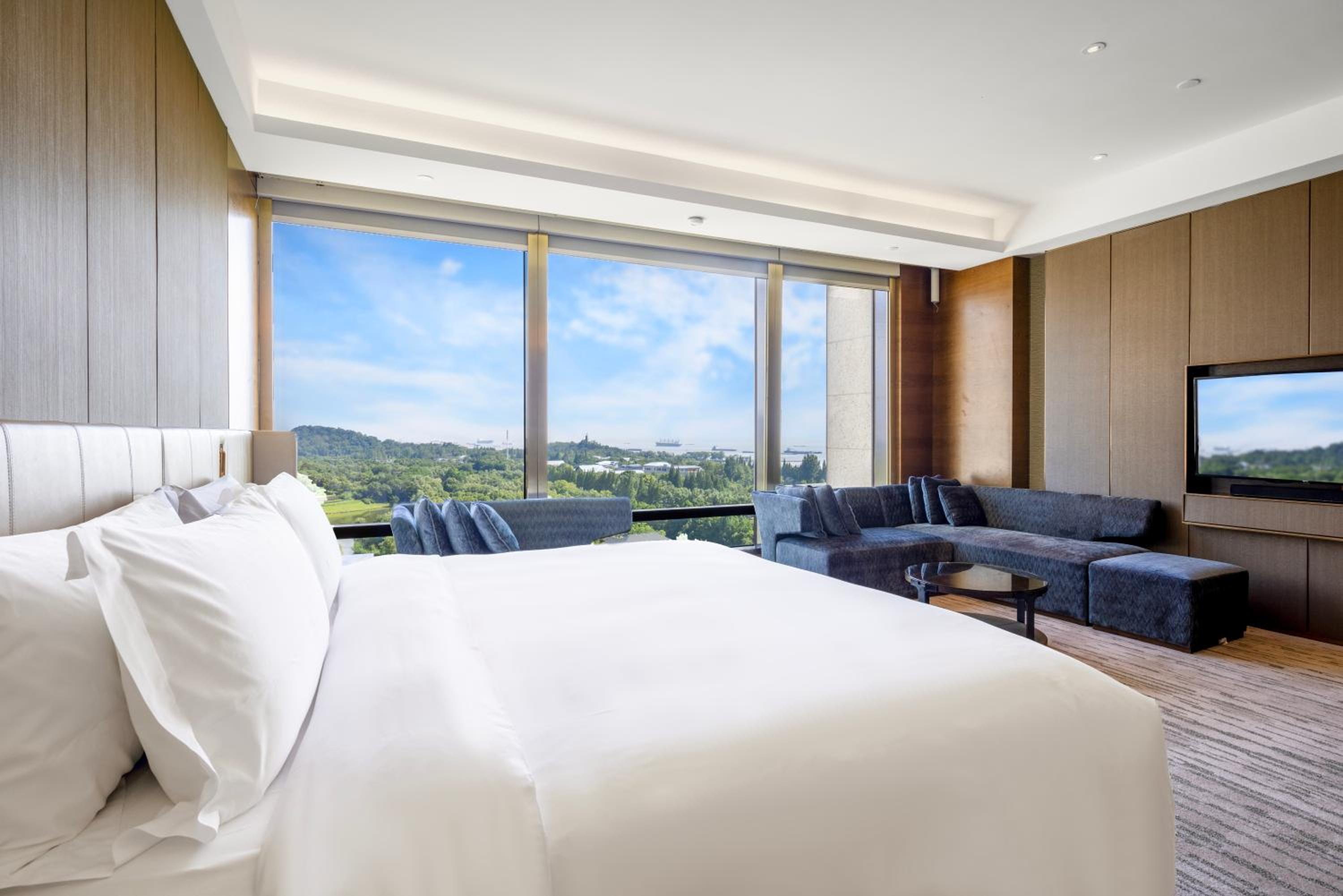Premium King Room with River View