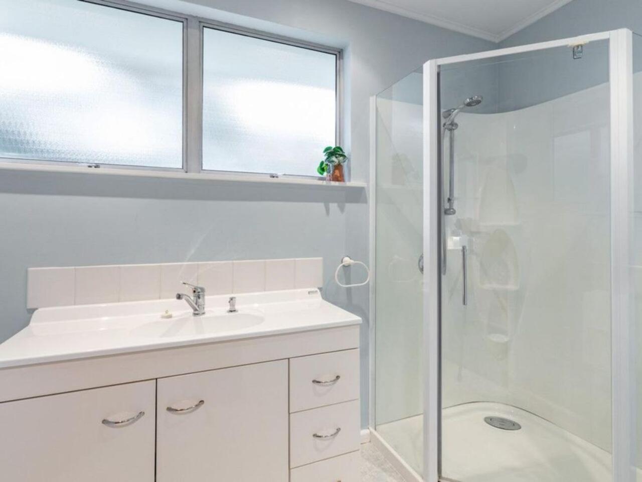 Single Room with Shared Shower and Toilet photo 1