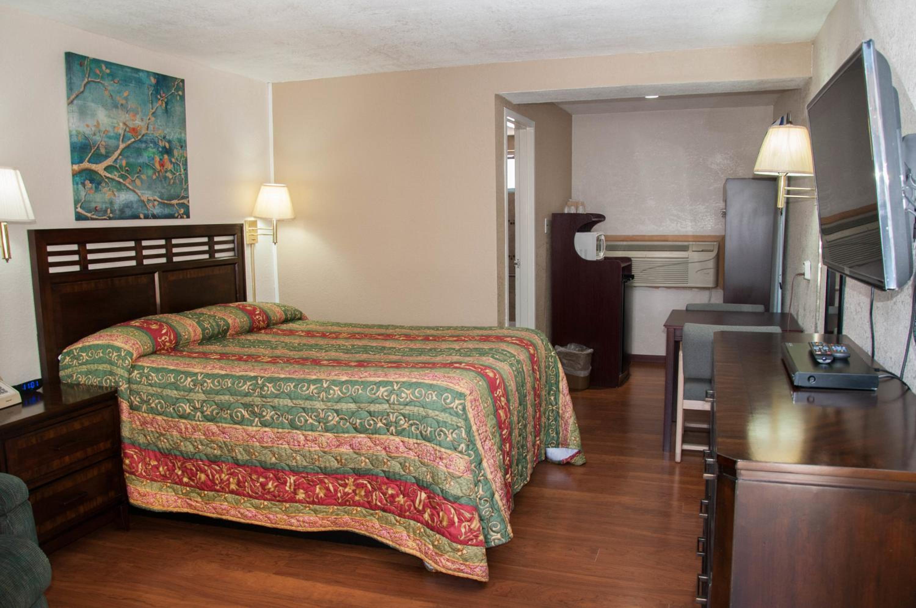 Deluxe King Room photo 1