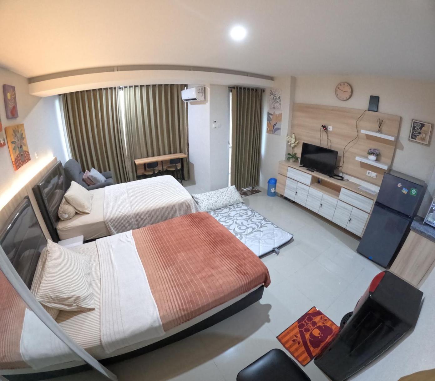 Studio Apartment photo 1