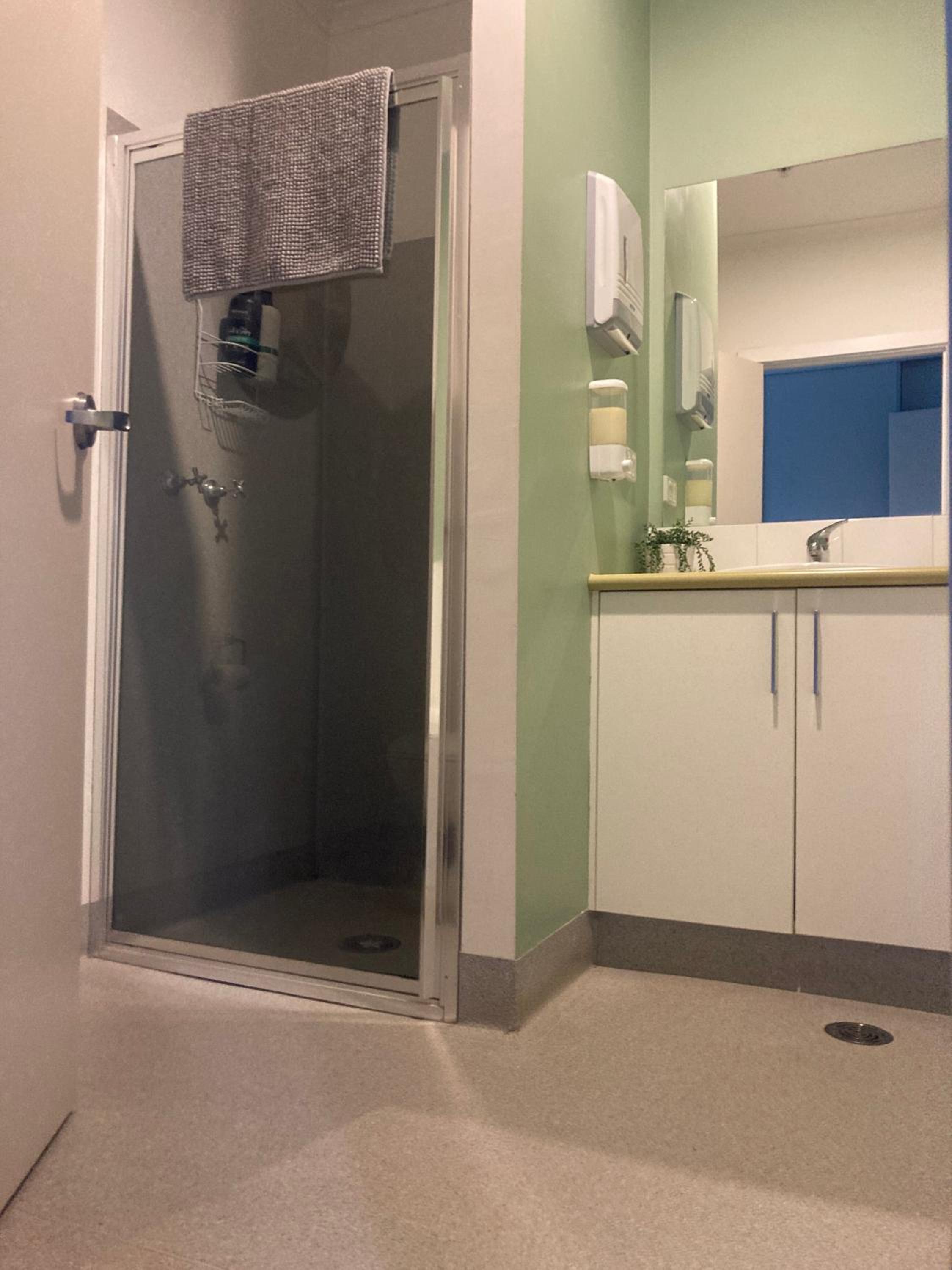 Family Room with Private Bathroom photo 2