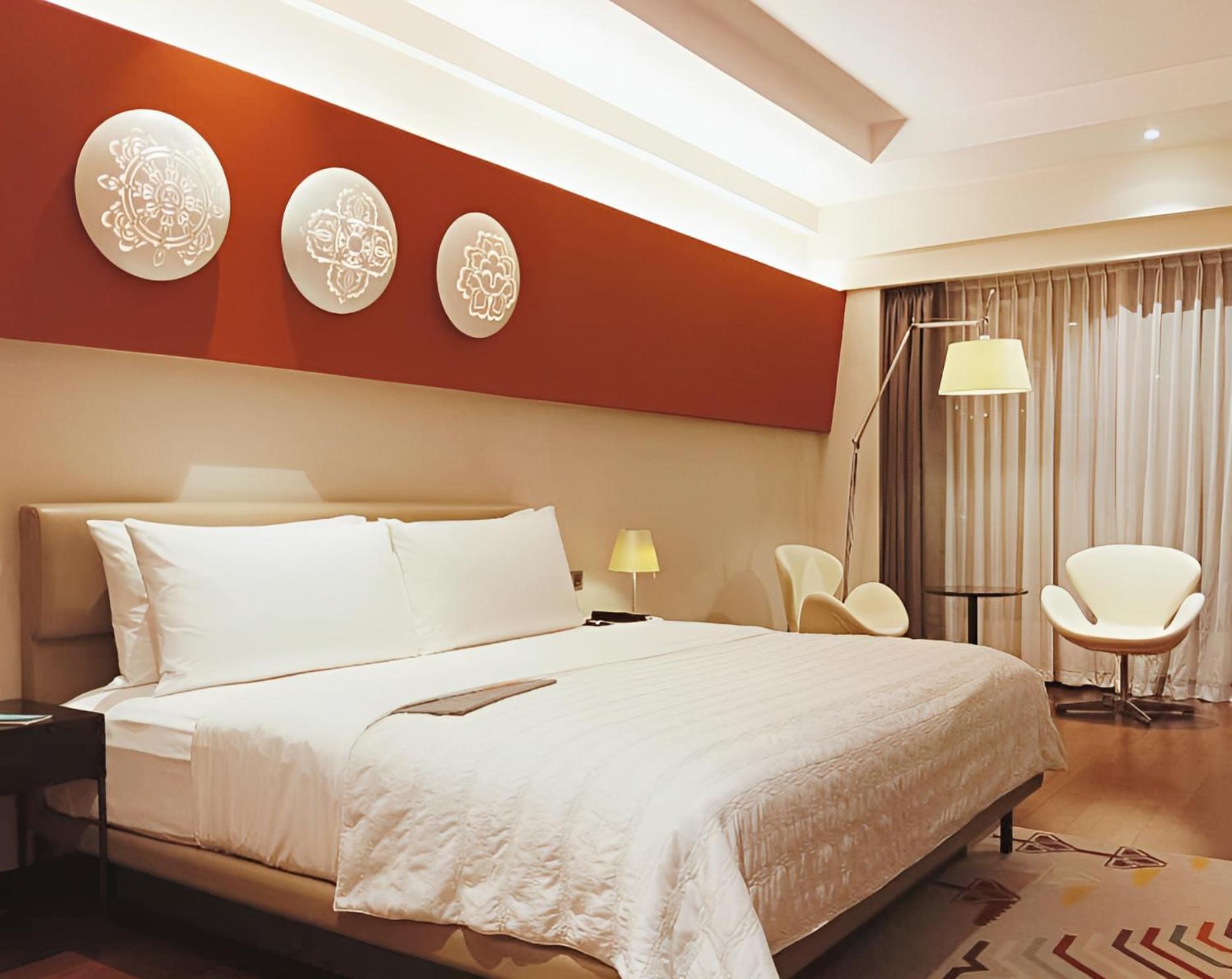 Deluxe King Room photo 1
