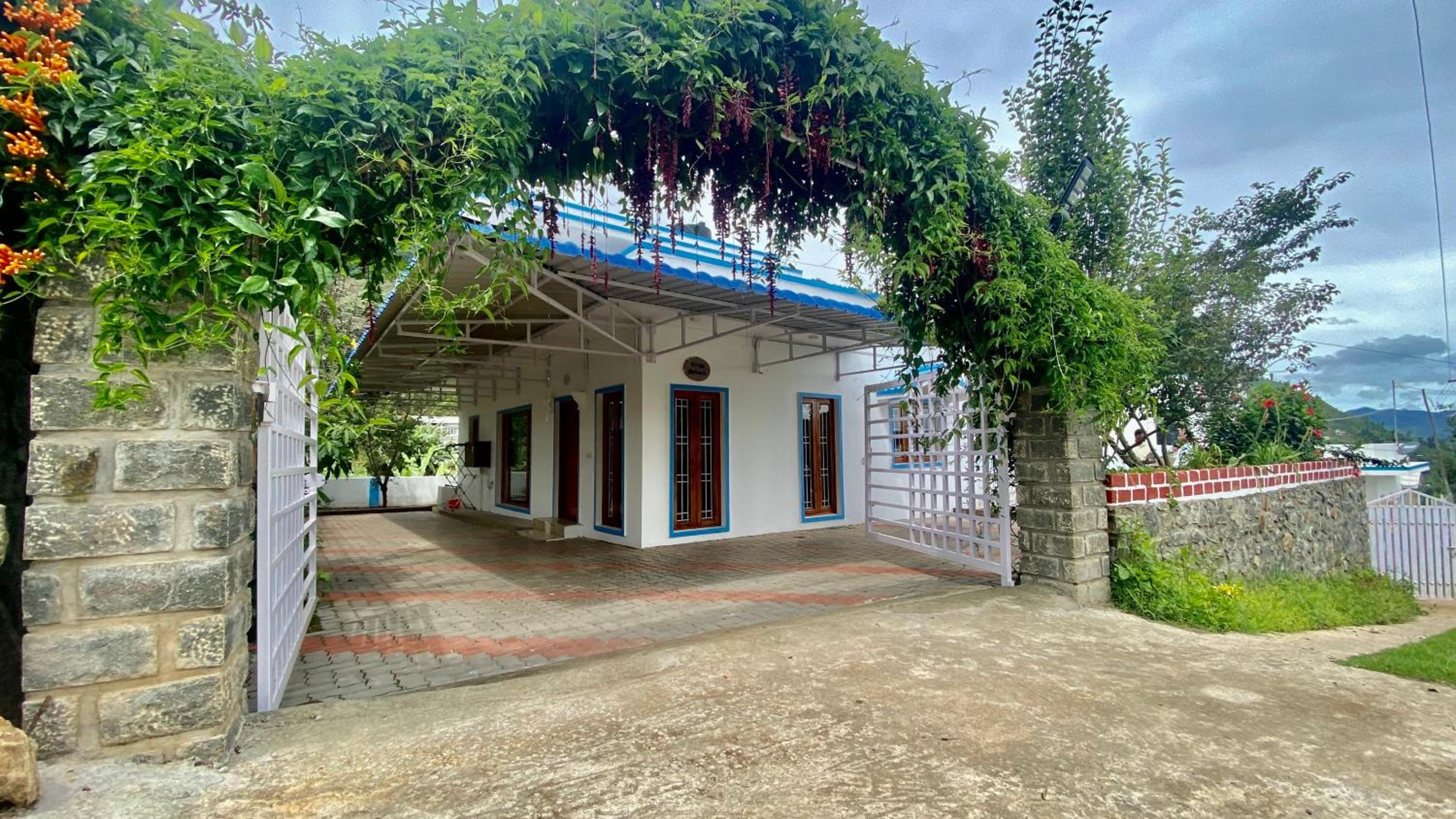 Three-Bedroom House photo 2