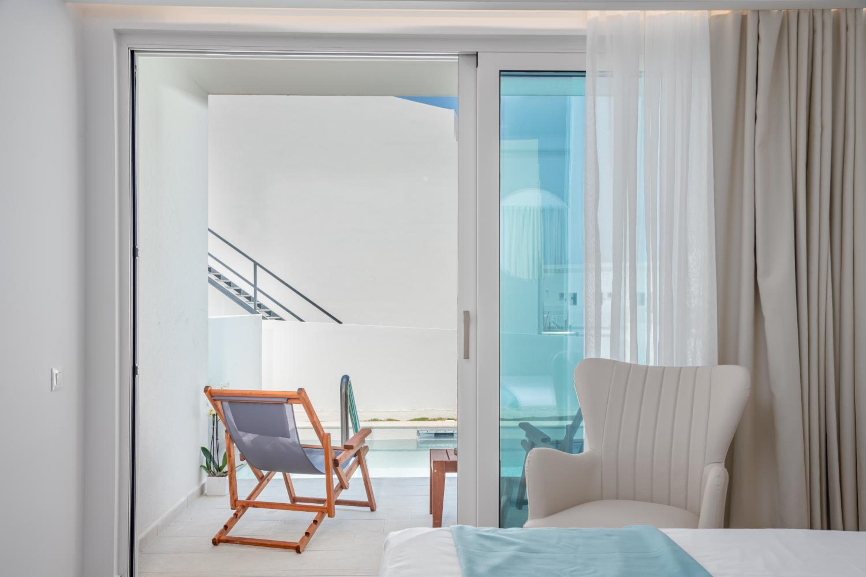 Deluxe Double or Twin Room with Sharing Pool