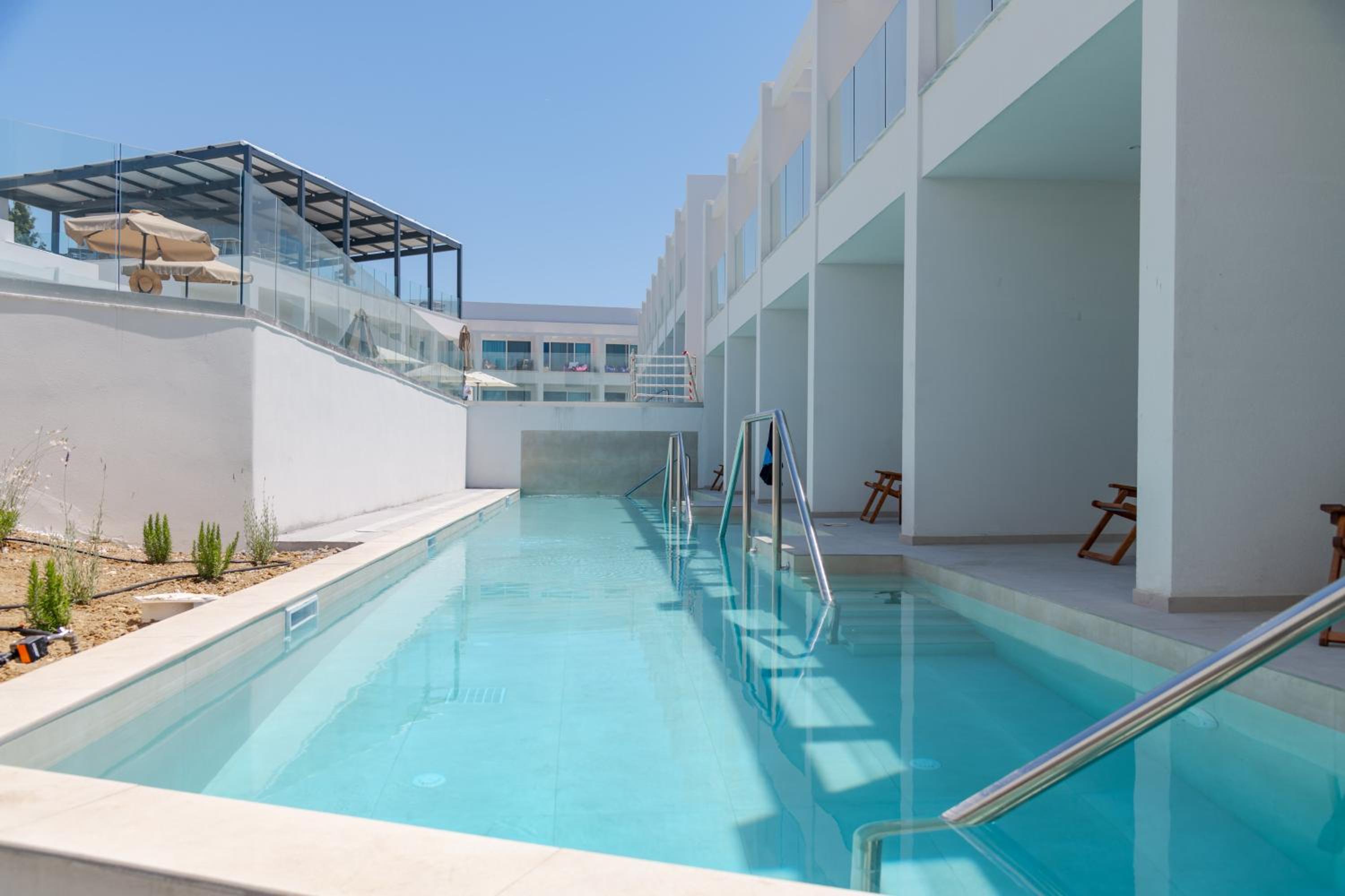 Deluxe Double or Twin Room with Sharing Pool