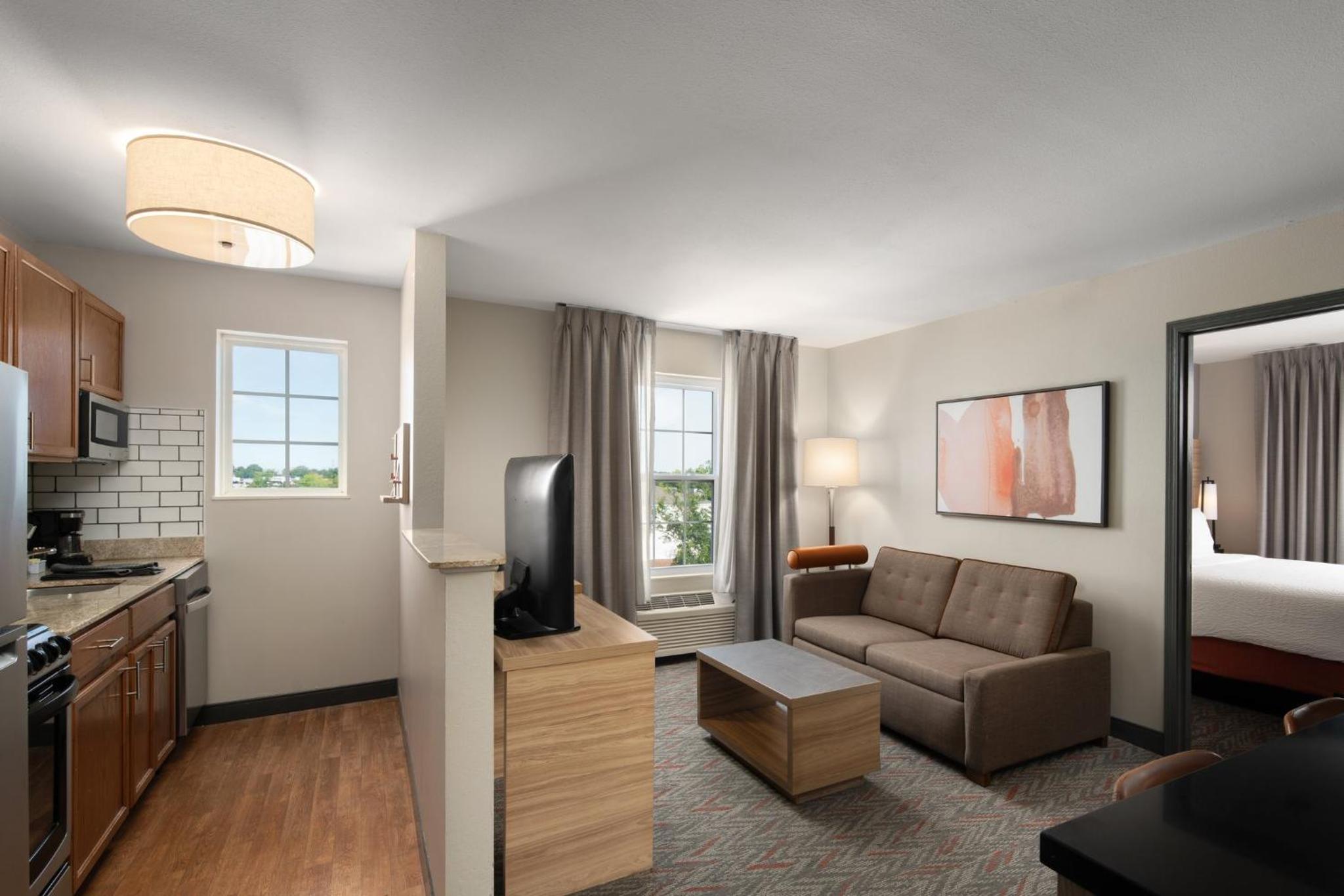 Two-Bedroom Suite - Photo 7