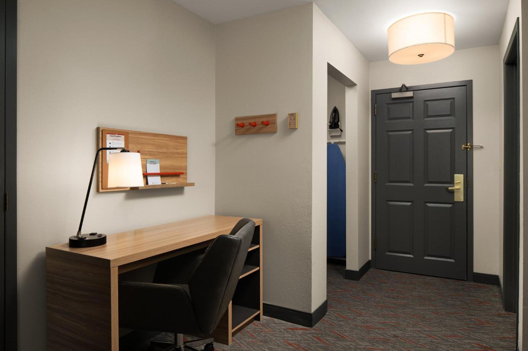 One-Bedroom Suite - Photo 9