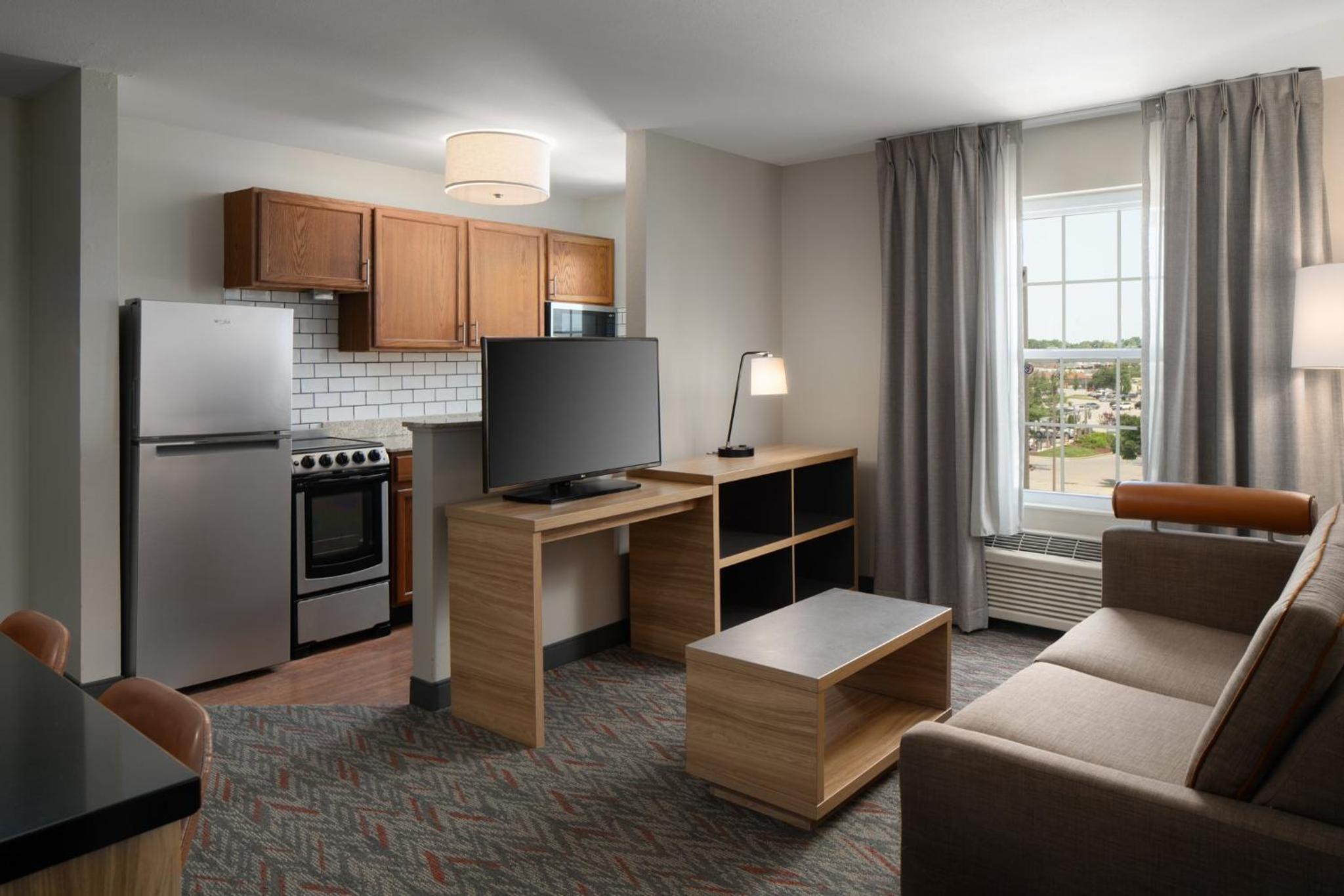 Two-Bedroom Suite - Photo 3