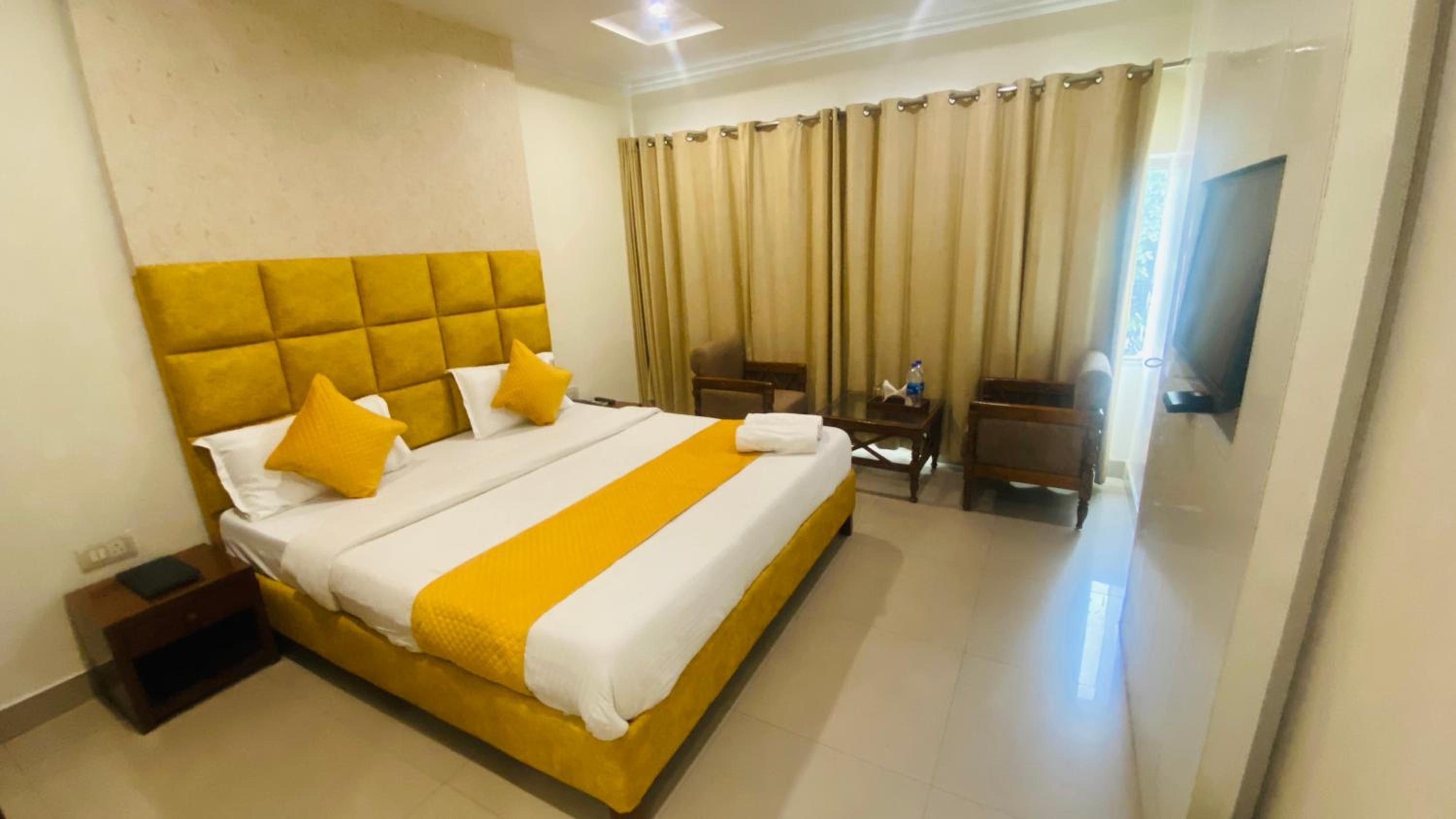 Superior Double or Twin Room with City View photo 3