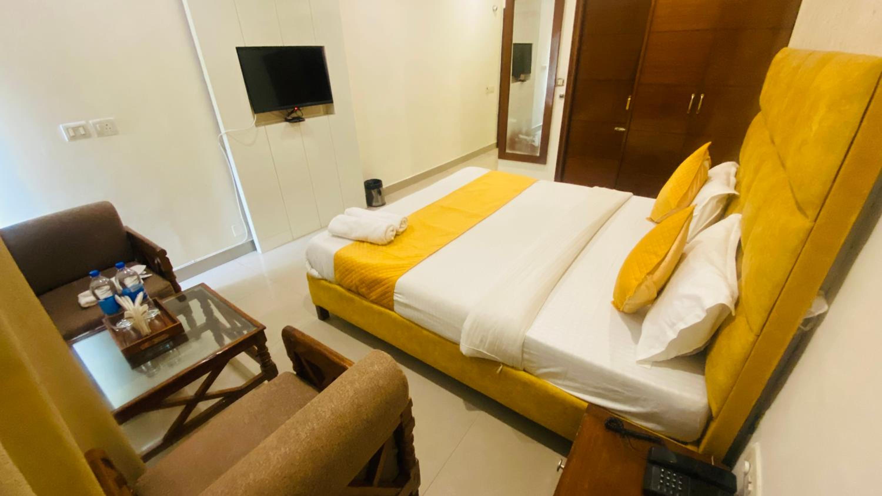 Superior Double or Twin Room with City View photo 2