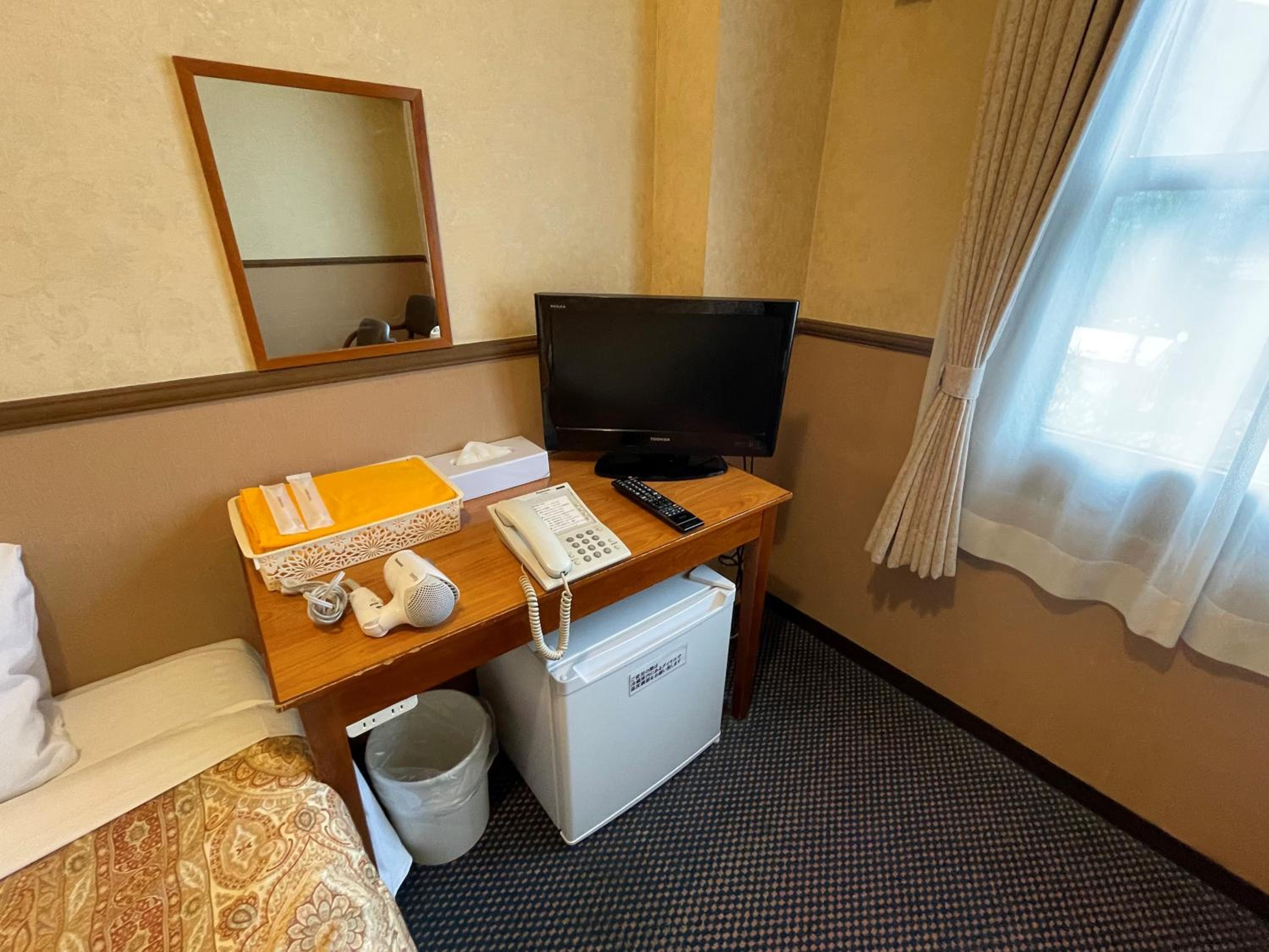 Twin Room - Non-Smoking - Photo 4