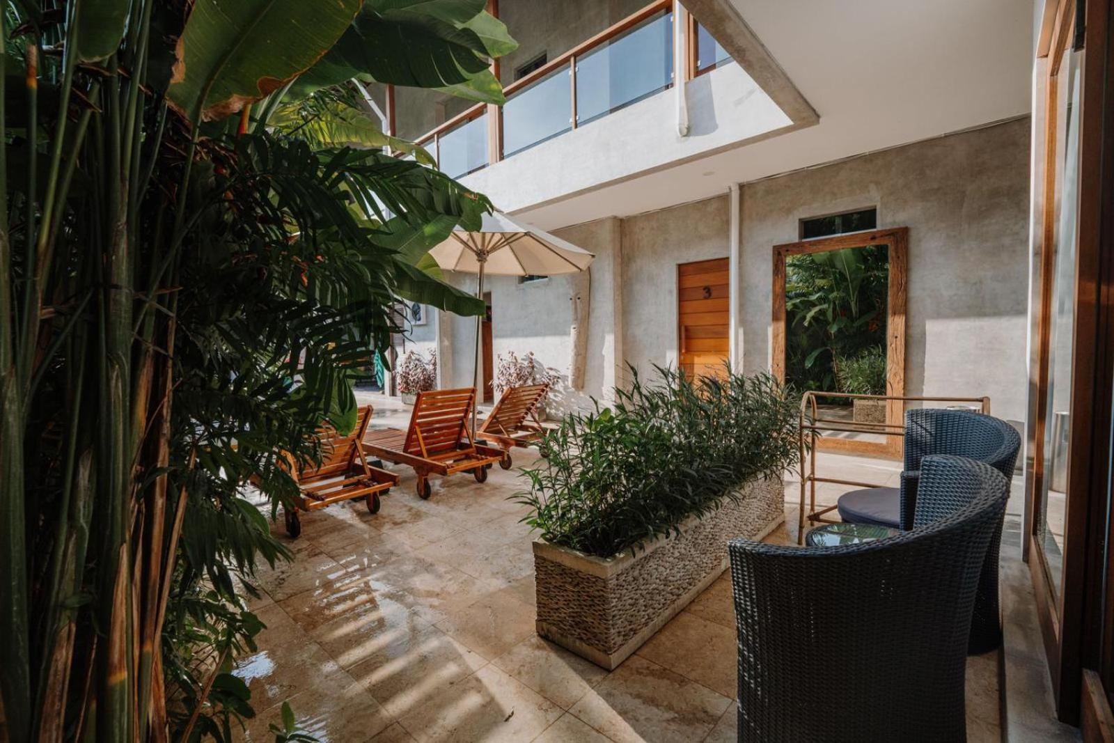 Studio with Pool View - Photo 5