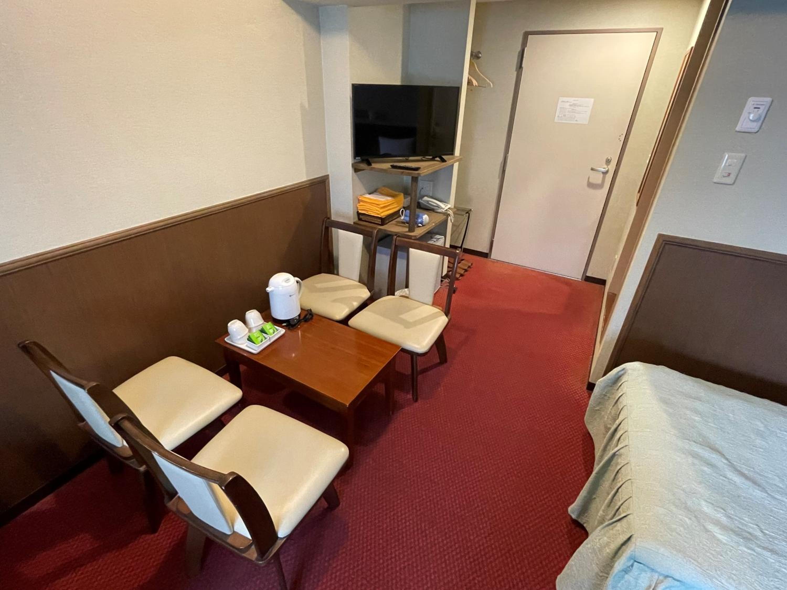 Quadruple Room - Non-Smoking - Photo 2