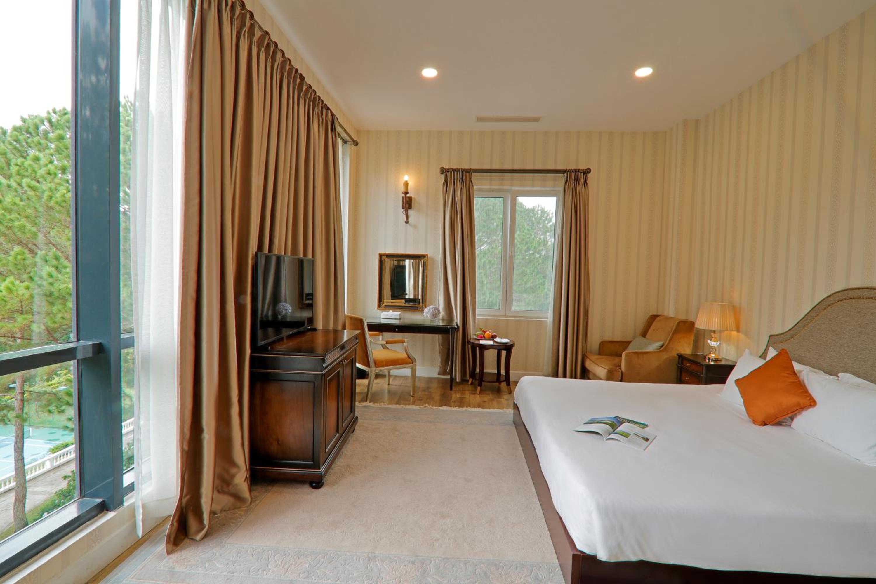 Deluxe Building Garden view Double or Twin Room - Photo 5